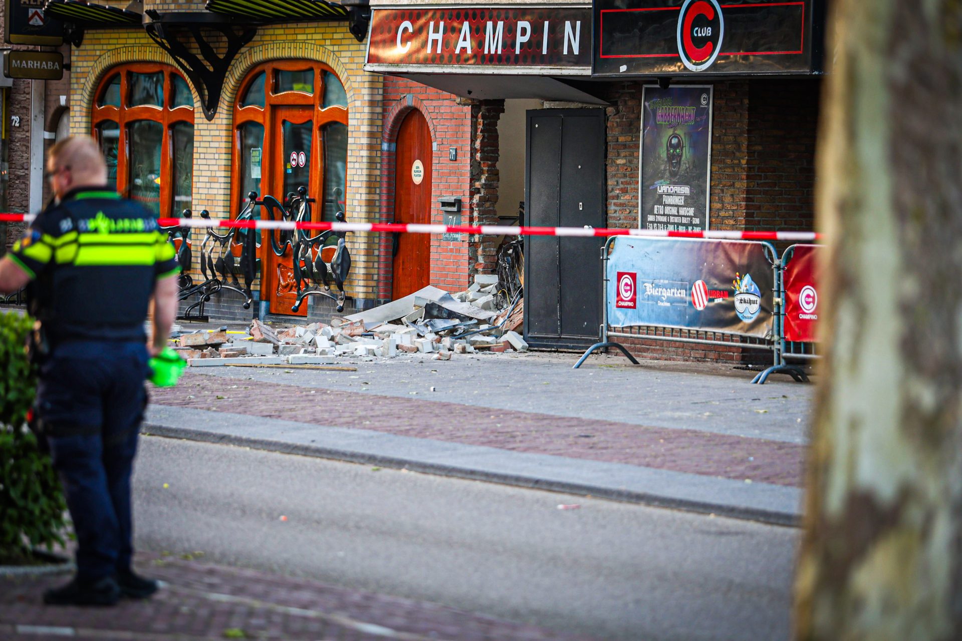 Pinautomaat uit gevel geblazen tijdens plofkraak