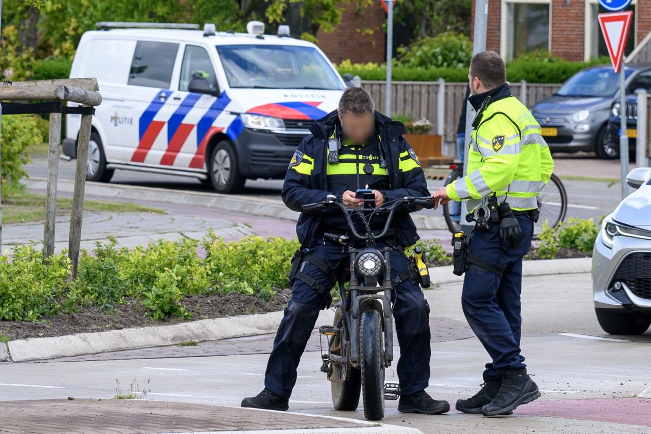 Politie deelt tientallen boetes uit bij controle