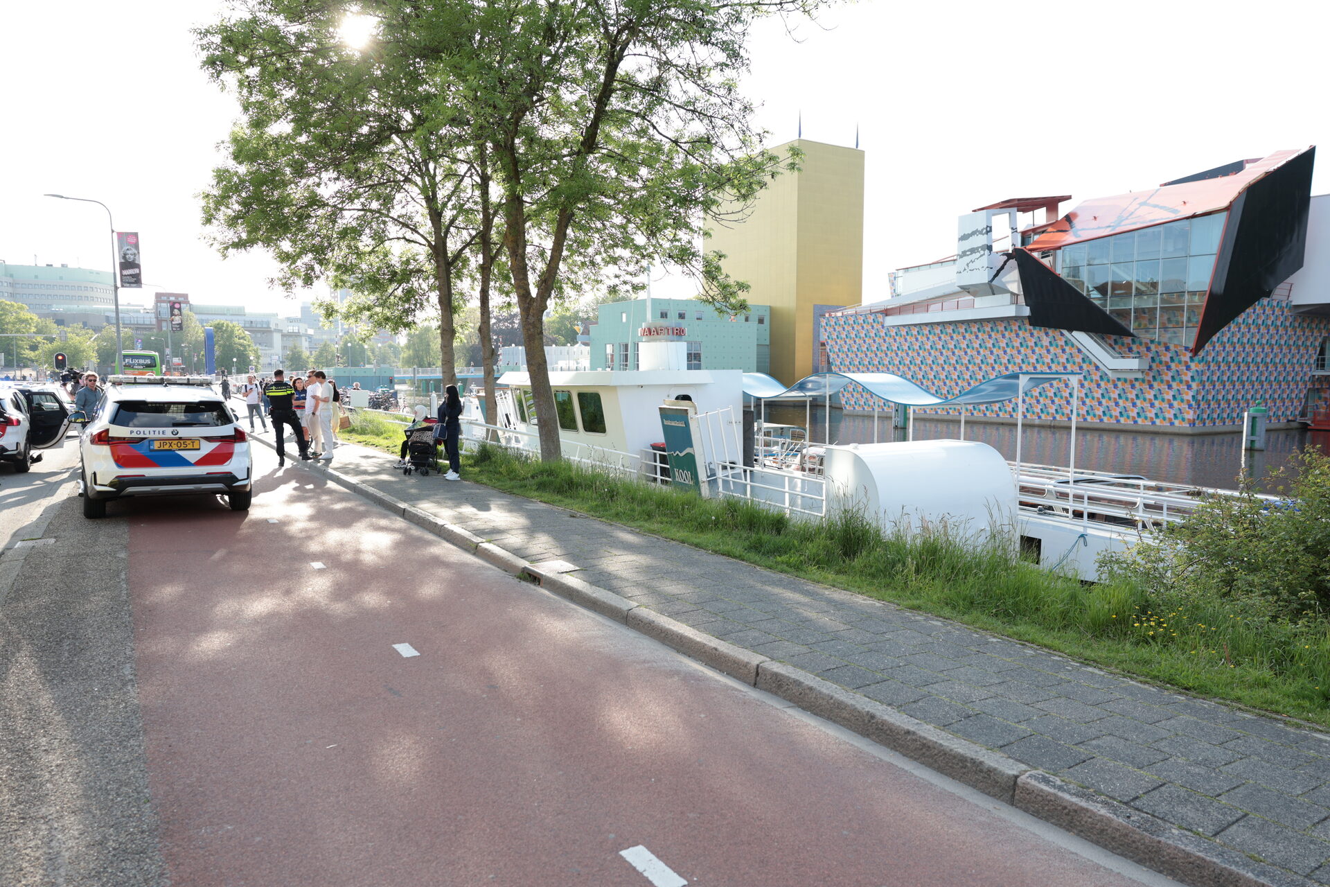 Persoon uit water gehaald, hulpdiensten massaal ingezet