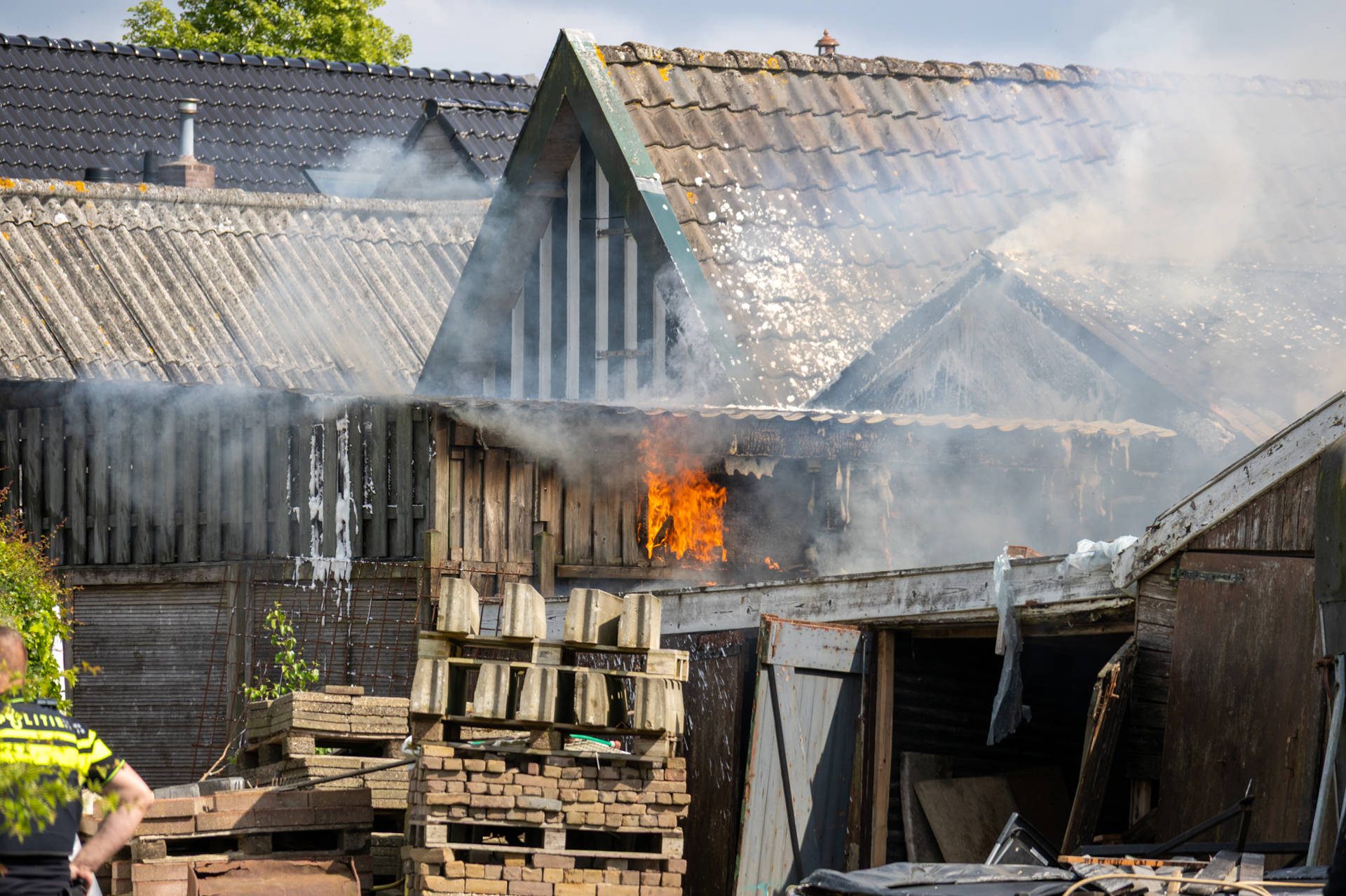 Veel rook bij brand in schuur