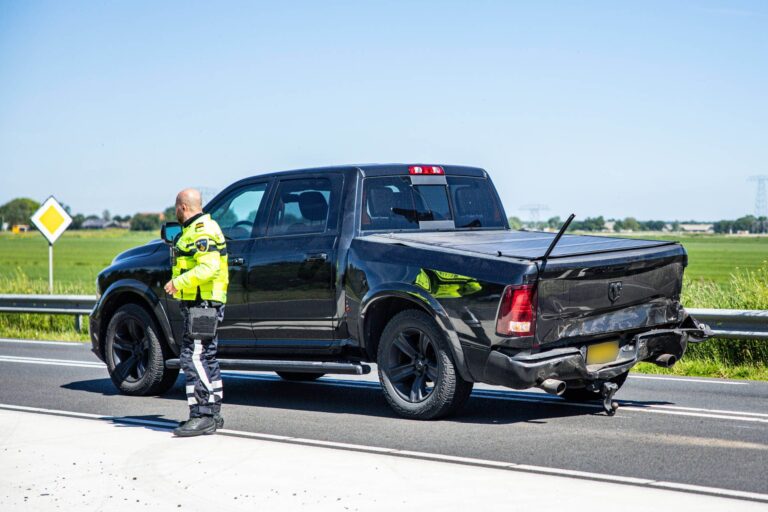 Gewonde bij ongeval tussen pick-up en bestelbusje