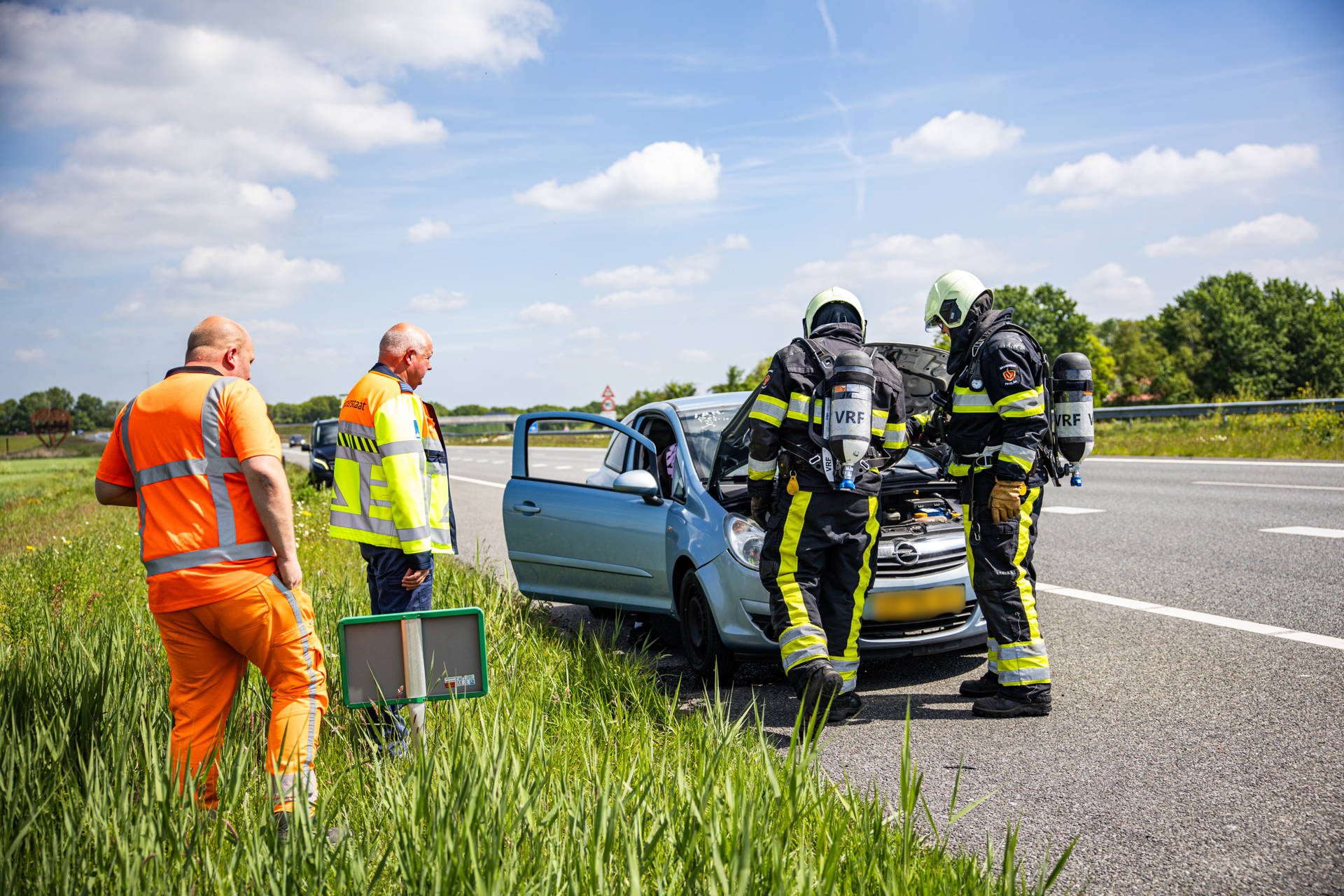 Auto gecontroleerd na forse rookontwikkeling op snelweg
