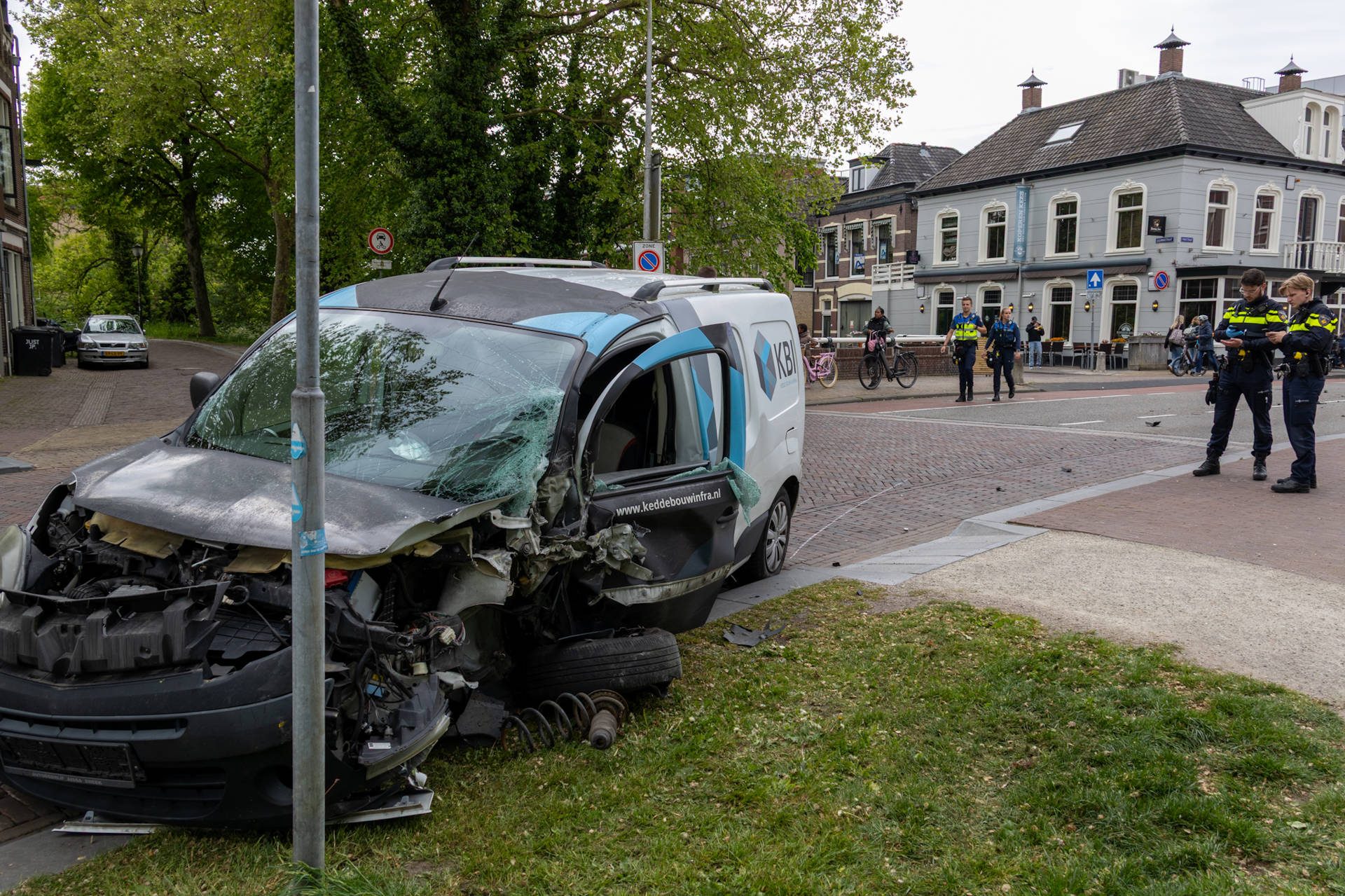 Frontale aanrijding in het centrum met lijnbus