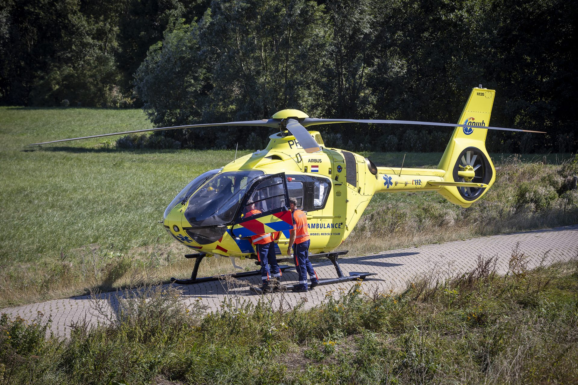Overleden persoon aangetroffen in water, geen aanwijzingen voor misdrijf