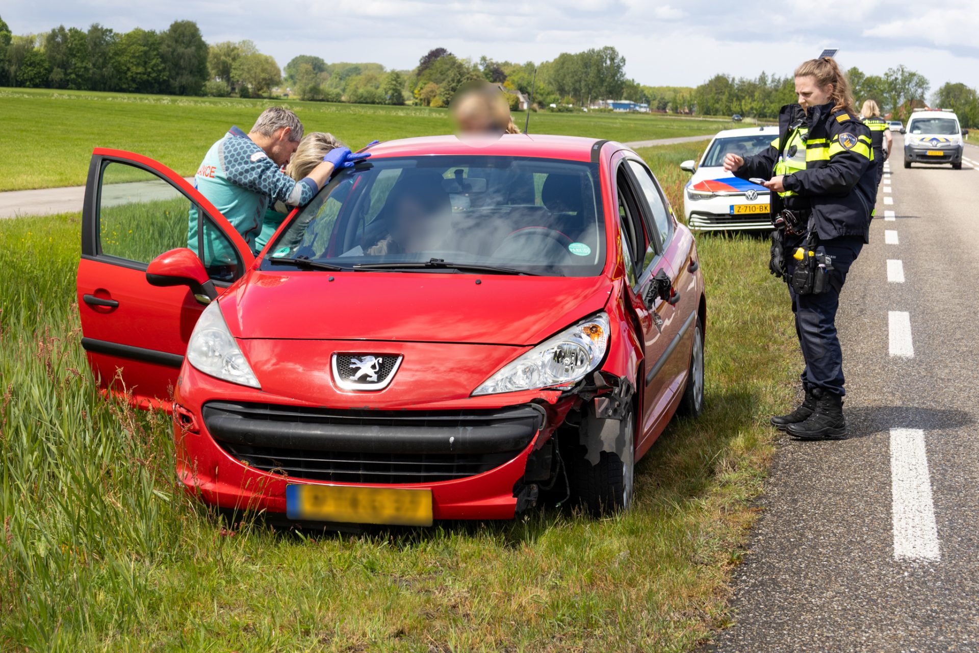Bestuurder verliest controle over stuur
