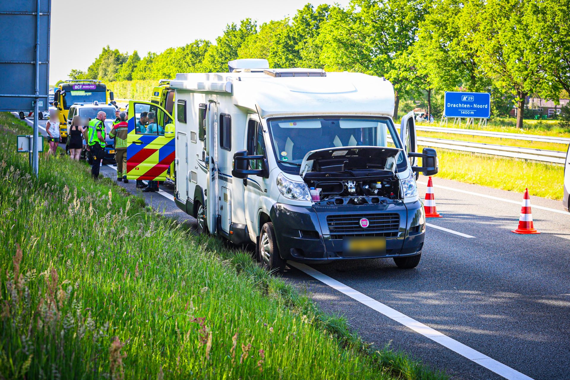 Camper vat vlam door kortsluiting, inzittenden ademen rook in