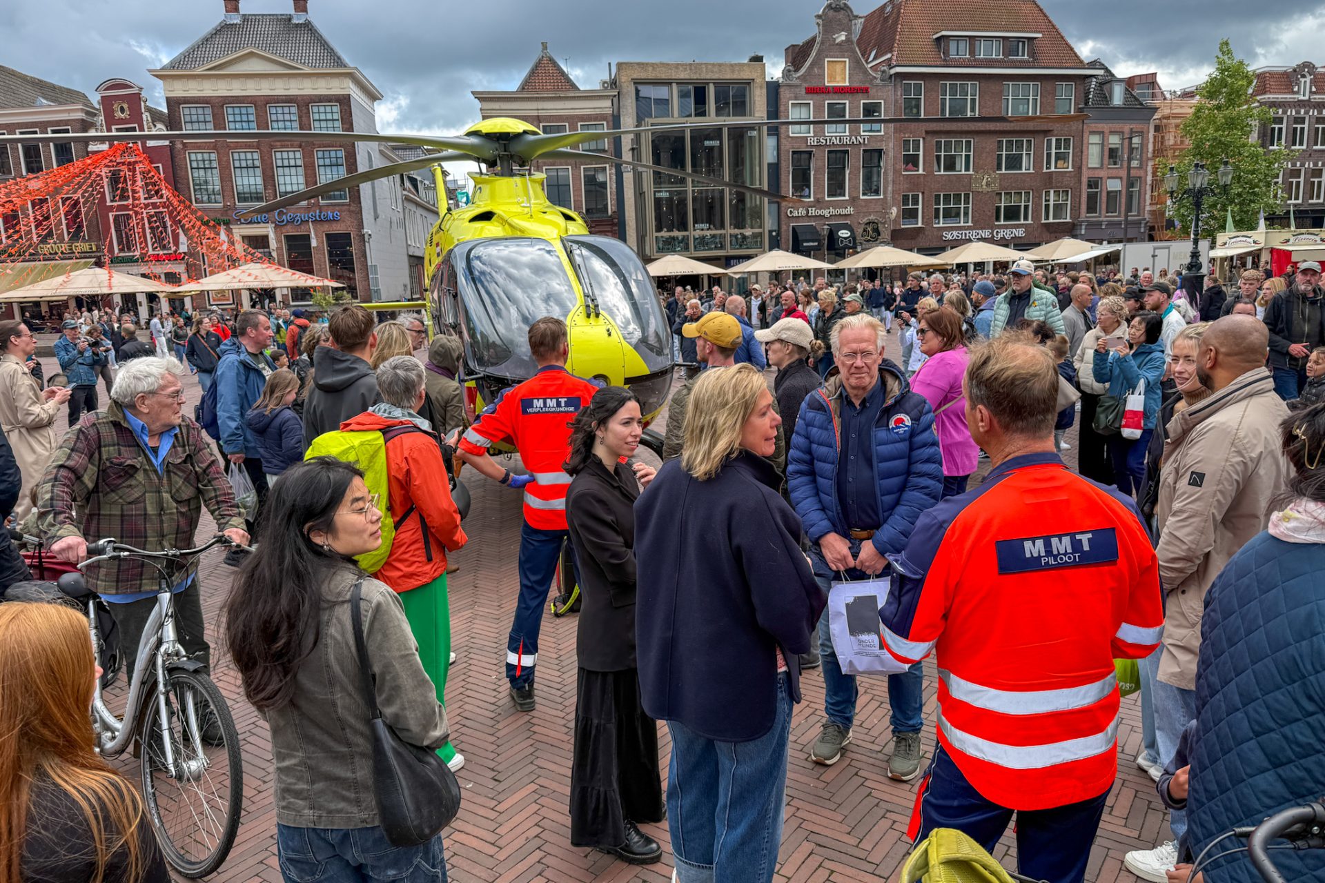 Landing van traumahelikopter trekt veel bekijks in centrum