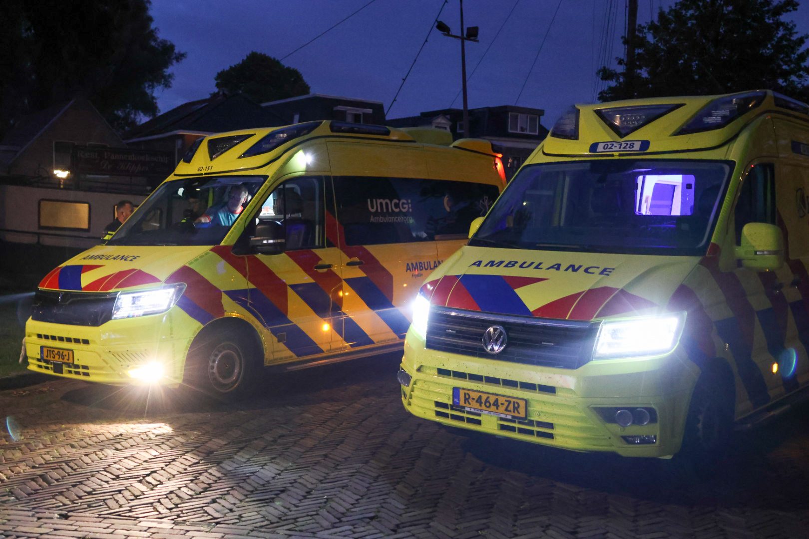 Omstanders redden man uit het water