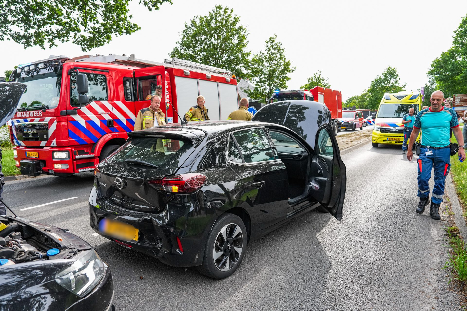 Meerdere inzittenden gecontroleerd na botsing tussen twee auto’s
