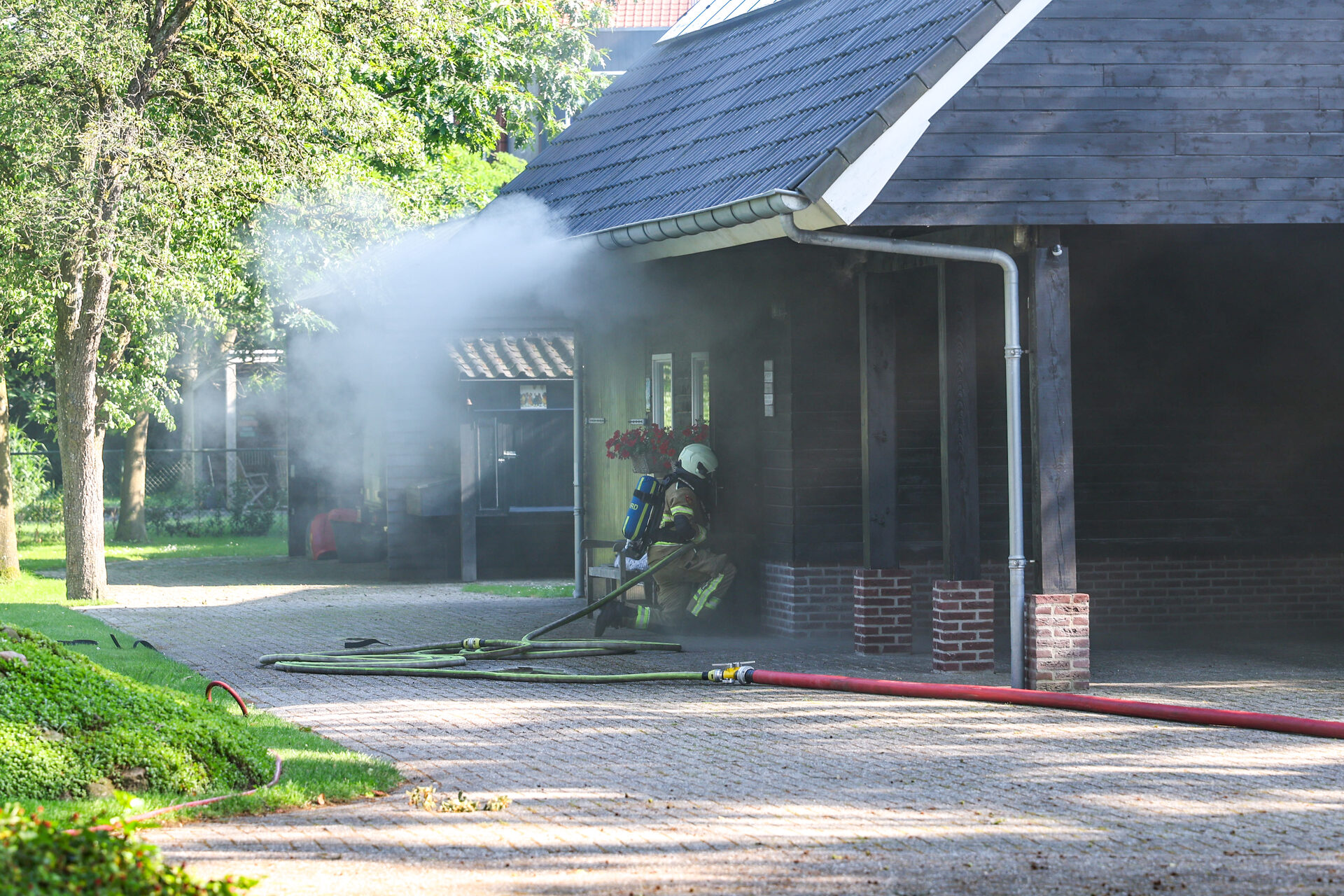 Flinke rookontwikkeling bij schuurbrand