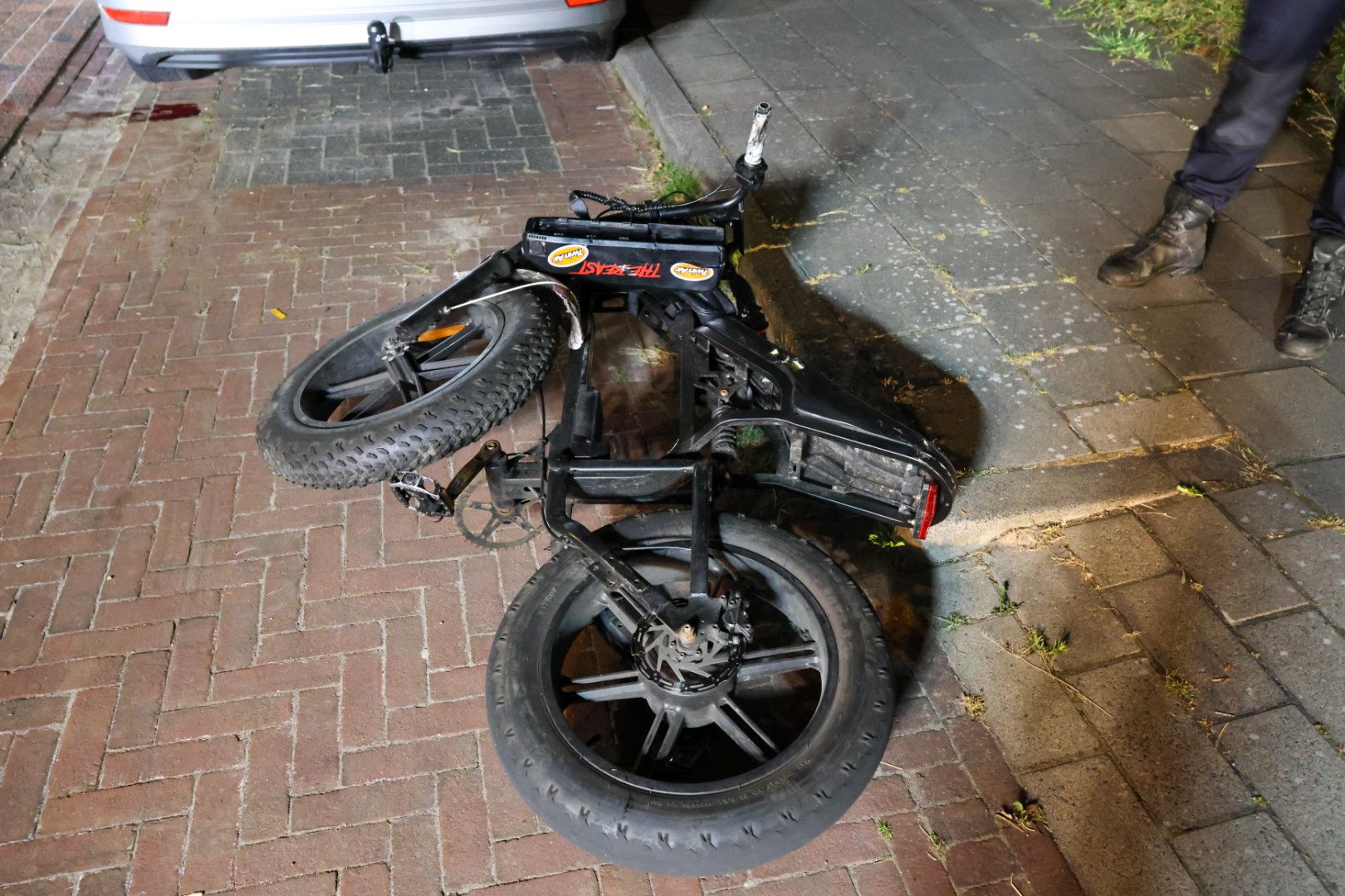 Fatbiker ernstig gewond na botsing met paaltje