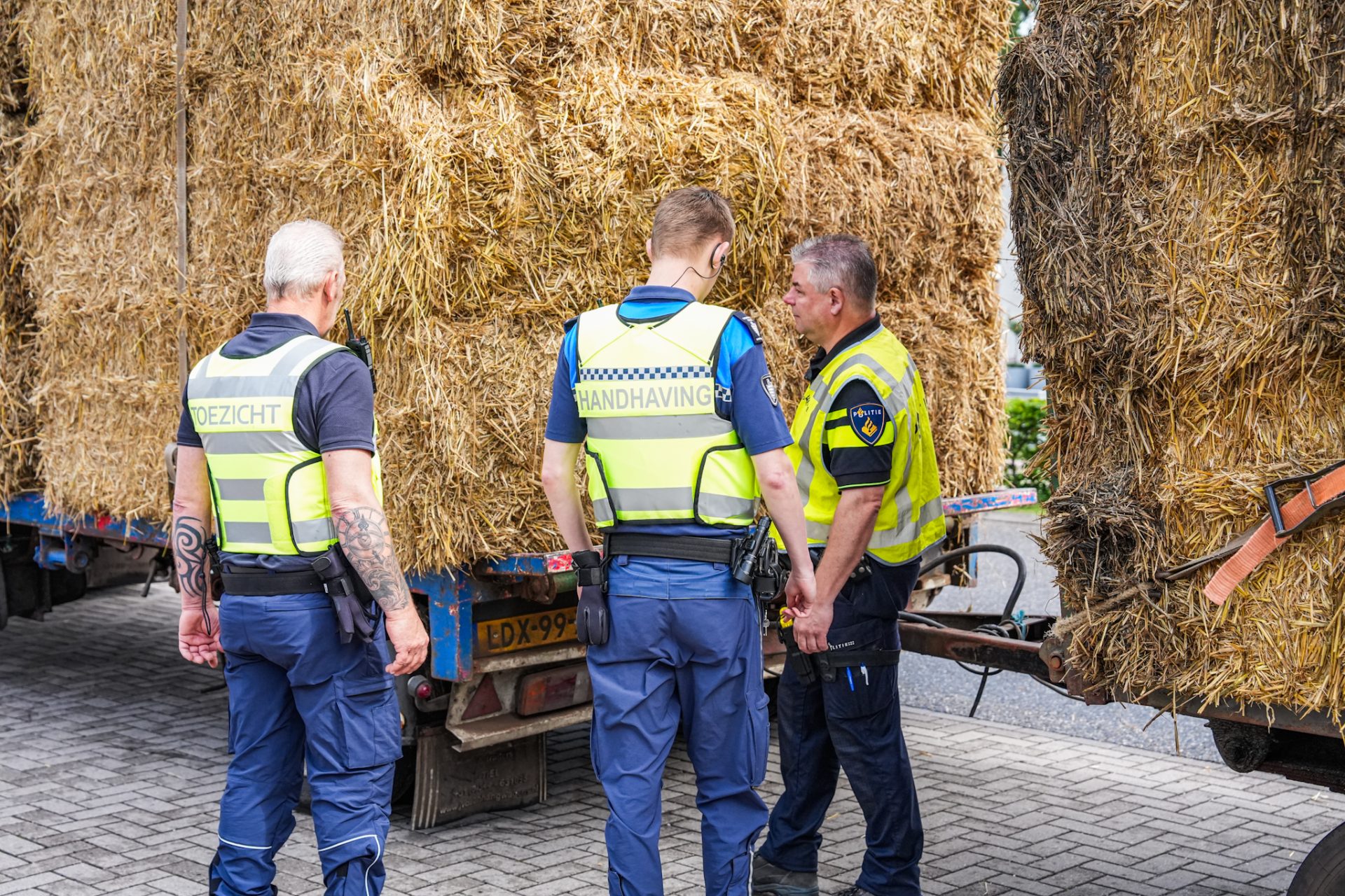 Tractor schiet van weg tijdens klaar-overoefening bij school in Schoonebeek
