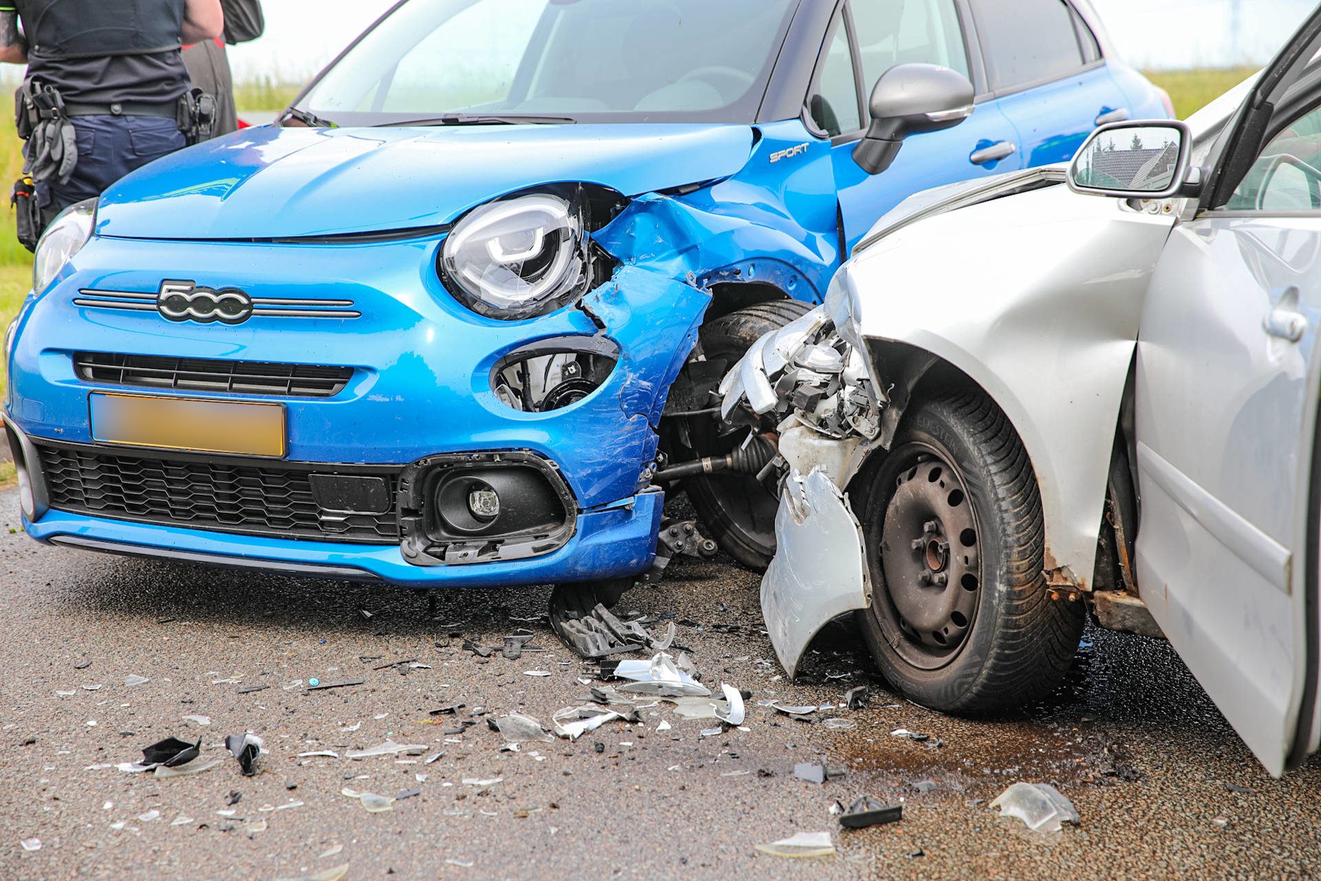 Twee auto’s zwaar beschadigd na botsing
