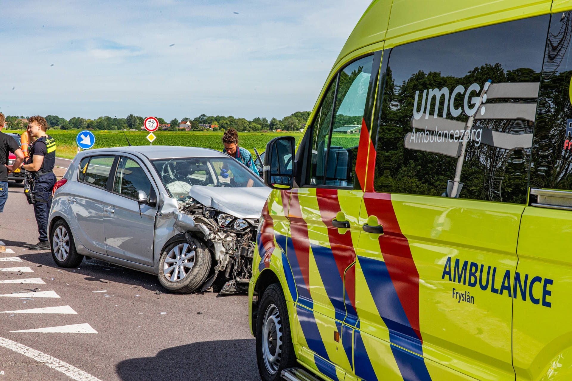 Twee voertuigen botsen op provinciale weg