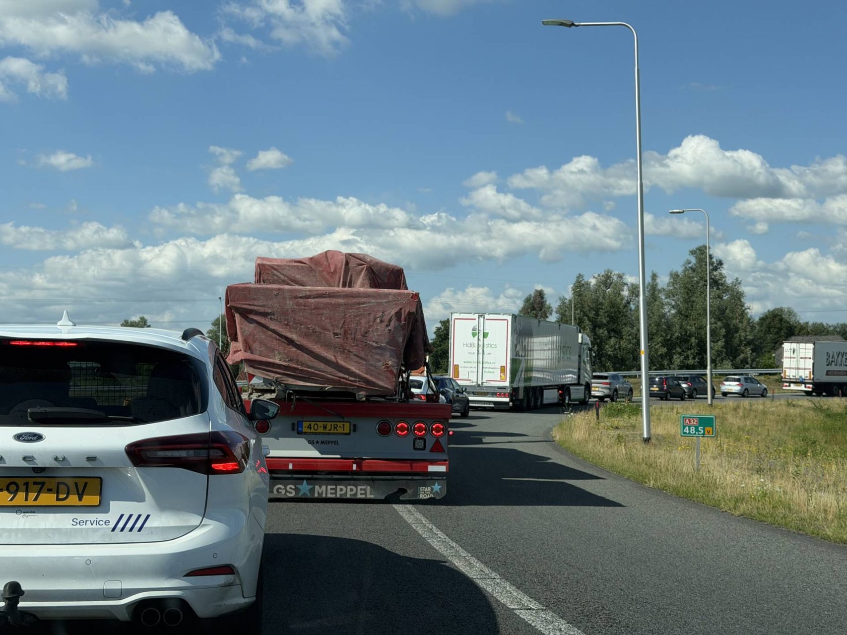 Flinke file na ongeval op snelweg
