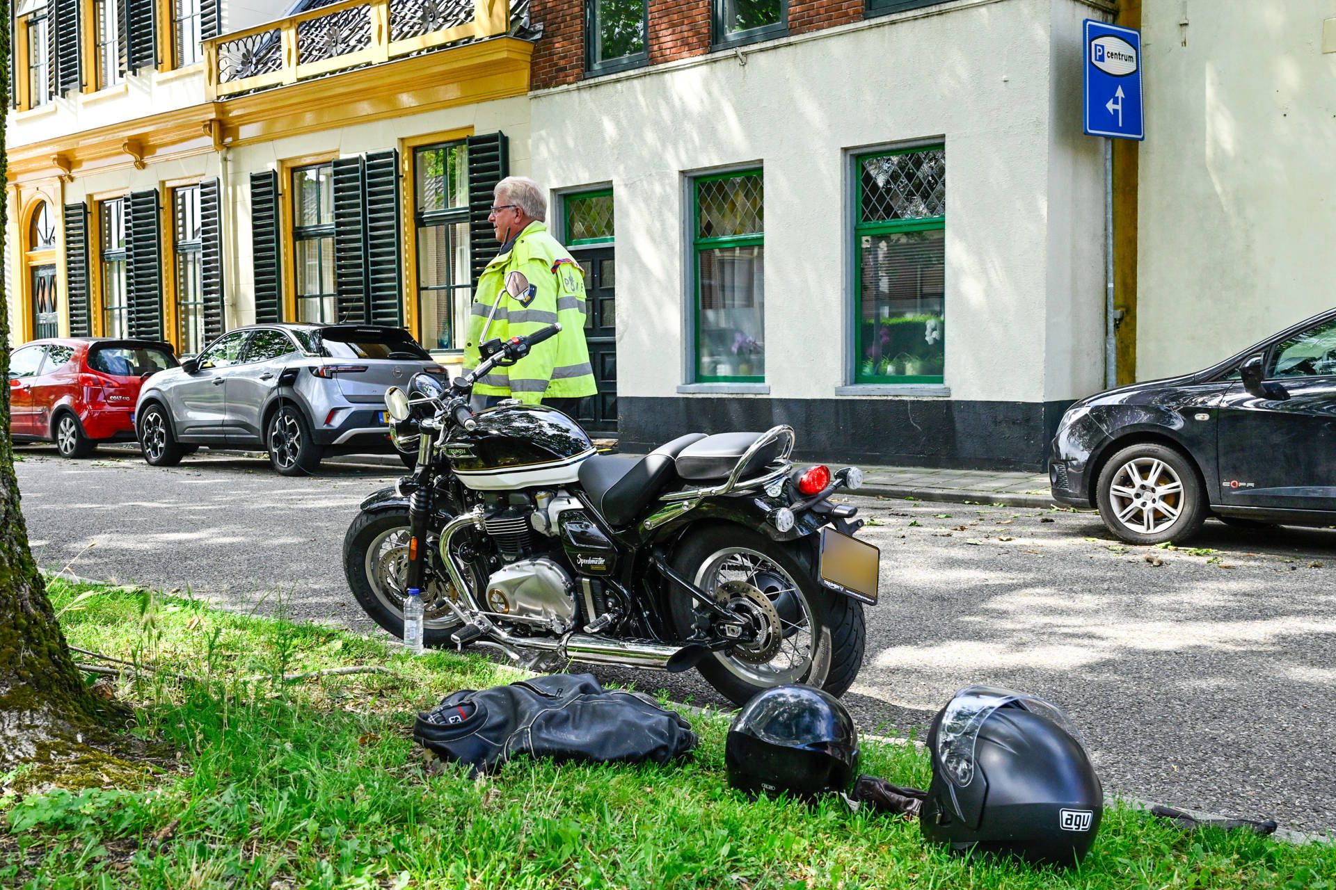 Motorrijder gewond na botsing met afslaande auto