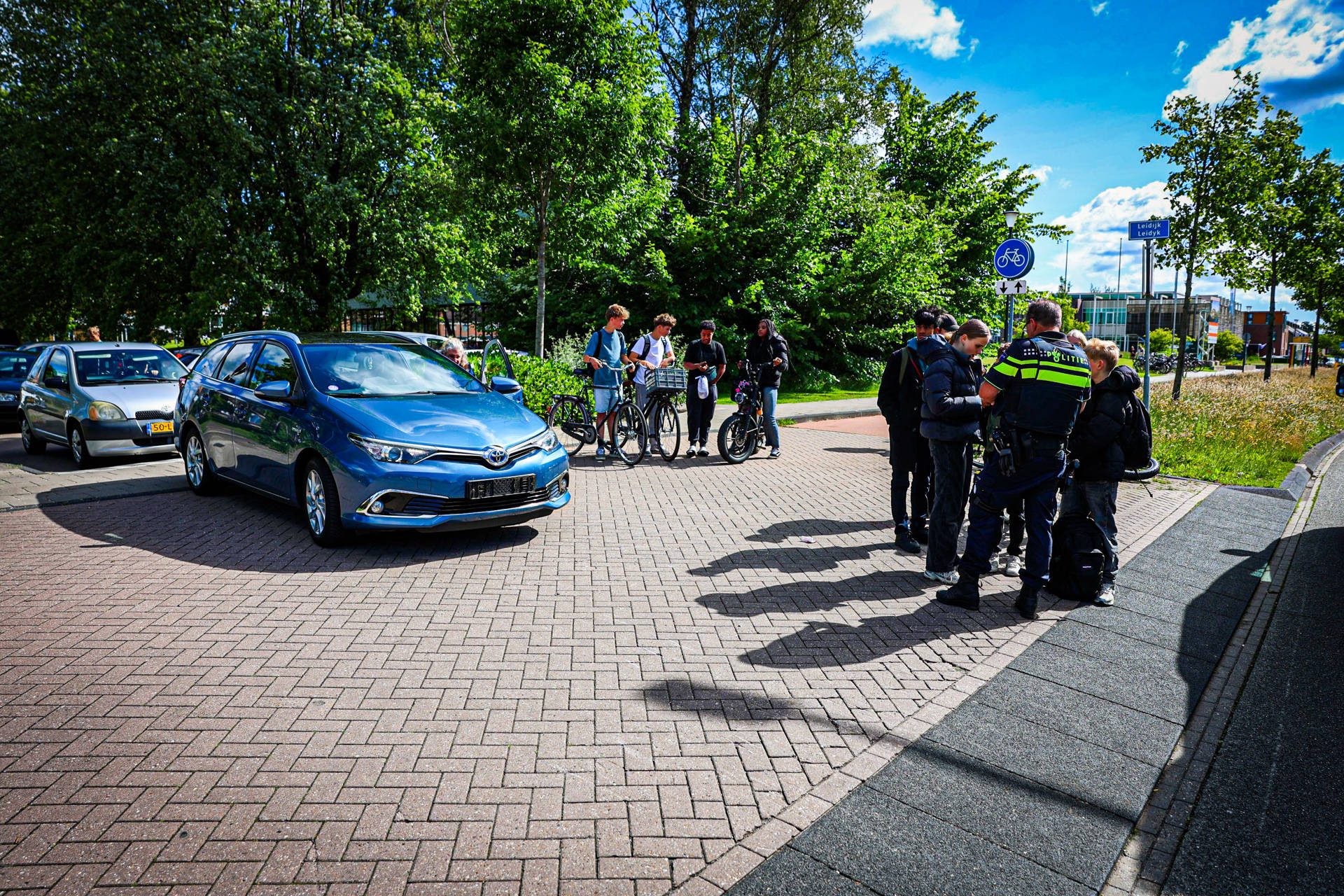 Scholier gewond na botsing op kruising