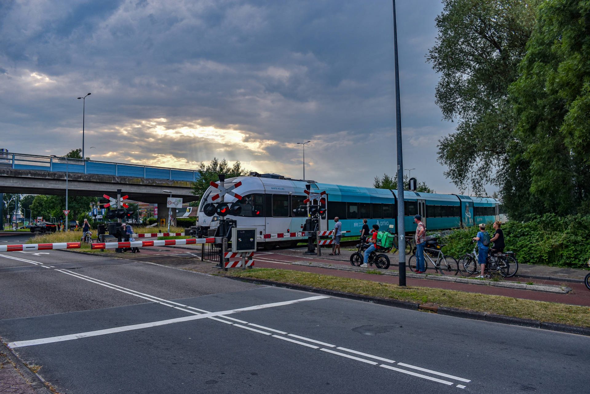Defecte trein zorgt voor vertraging en ontstoppingen