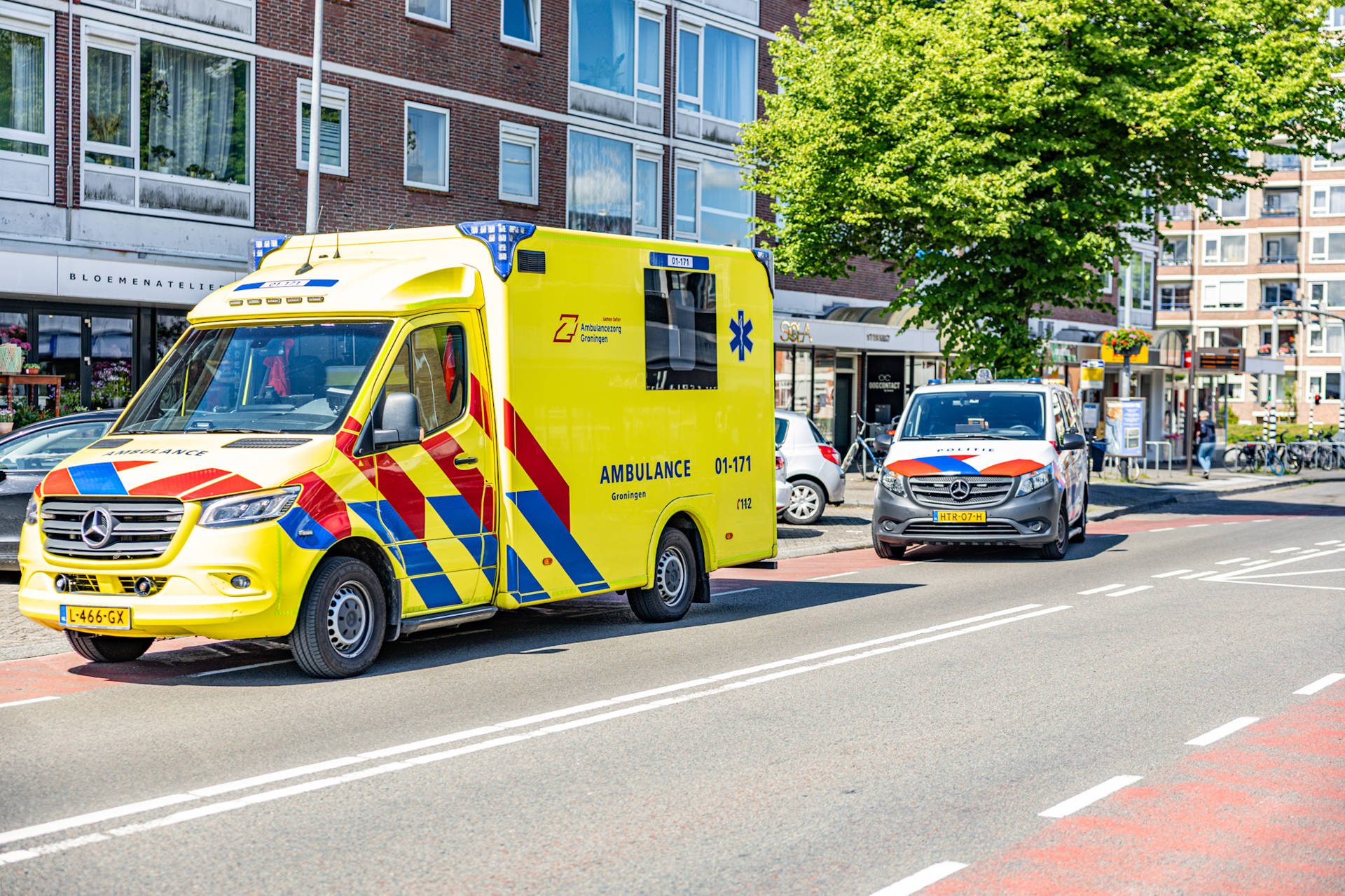 Scooterrijder gewond na botsing met auto op druk plein