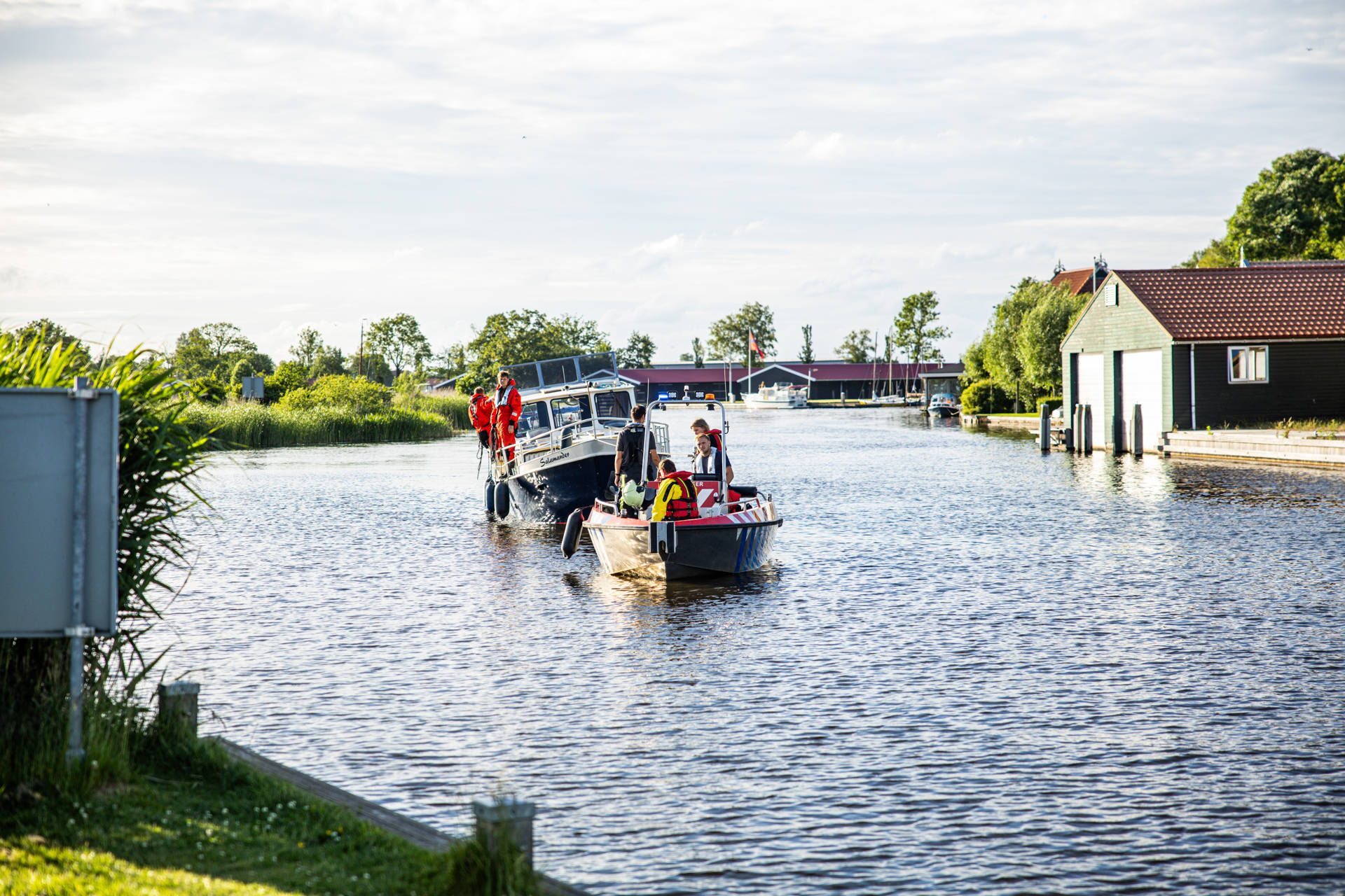 Boot met lek in romp van zinken gered