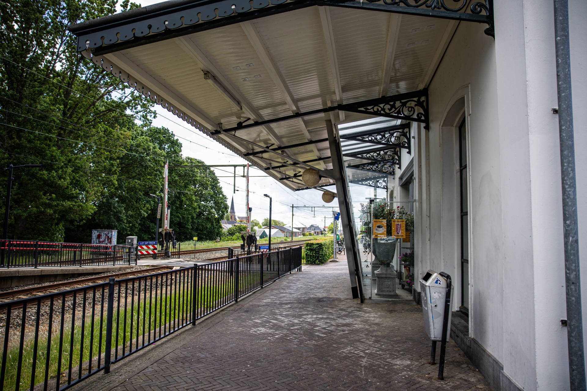Man neergeschoten en beroofd op stationsplein na aankomst met de trein