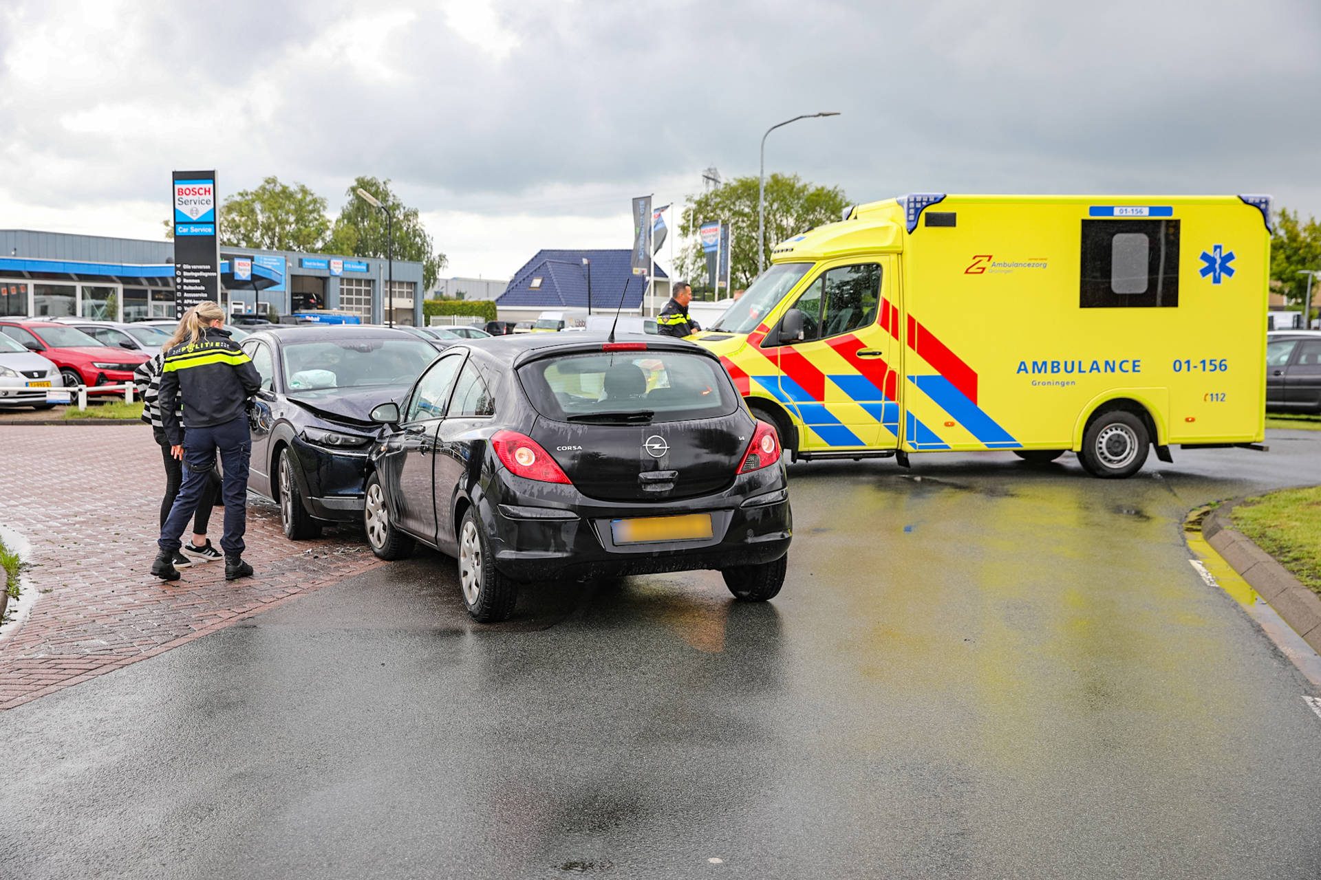 Eén gewonde behandeld bij frontale botsing door nemen van binnenbocht