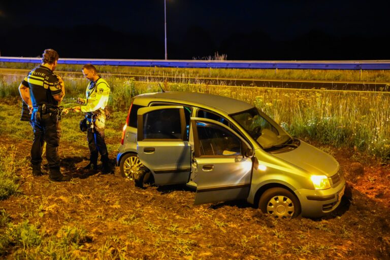 UPDATE: Automobilist onder invloed mist afrit van snelweg