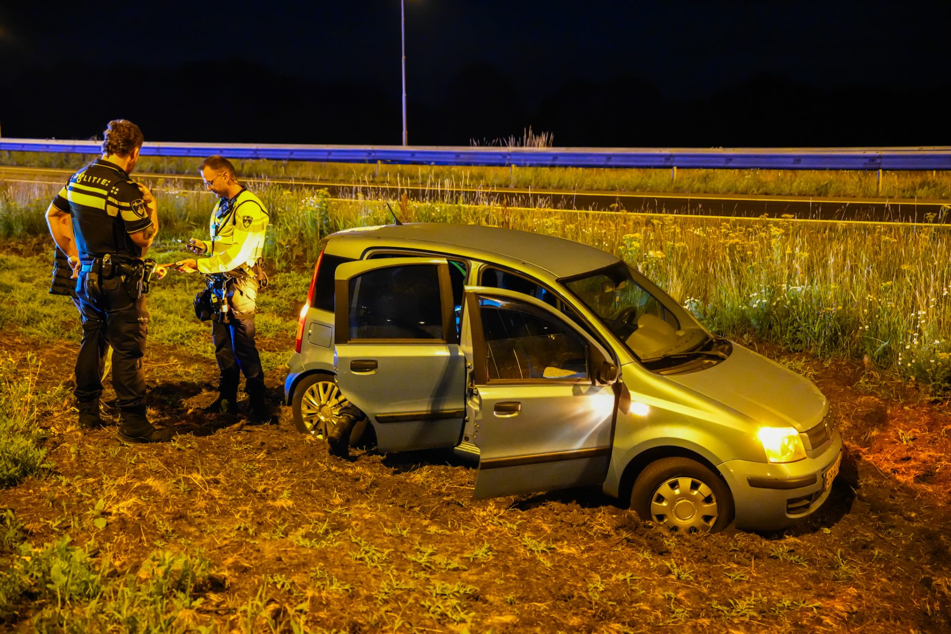 UPDATE: Automobilist onder invloed mist afrit van snelweg