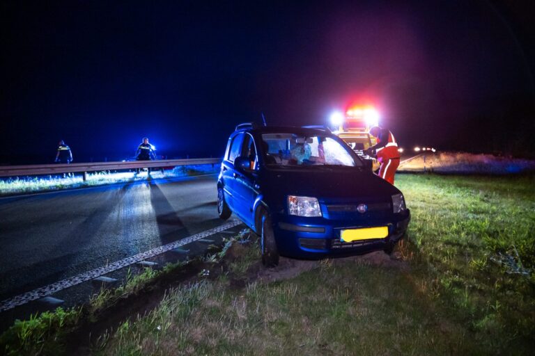 Vrouw loopt na ongeval over drukke N381