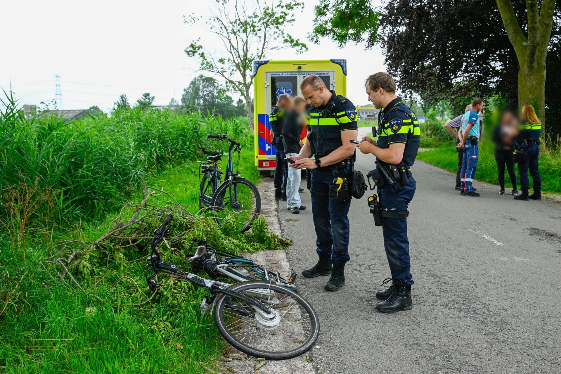 Fietsster gewond na aanrijding met auto