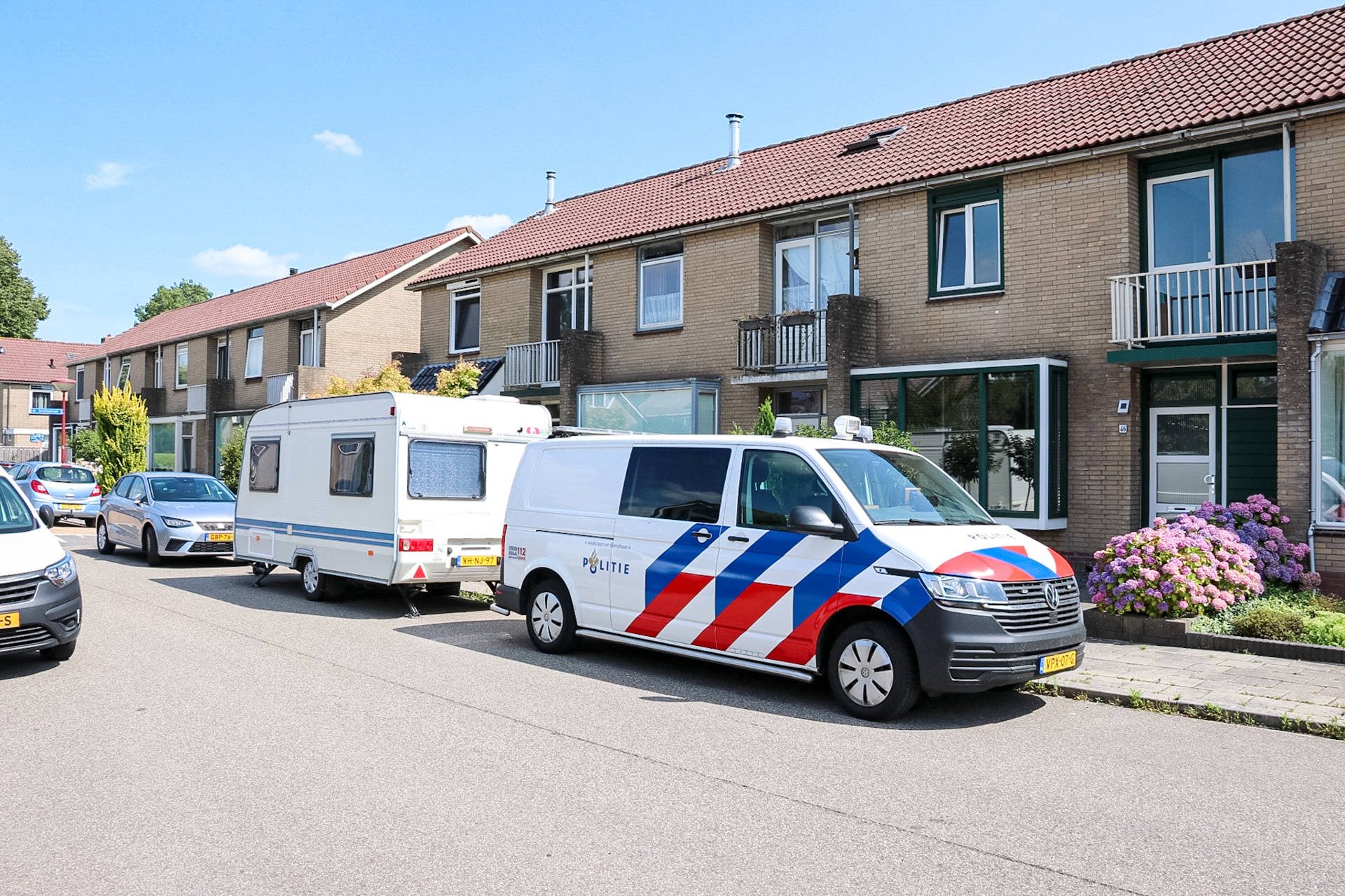 Woning doorzocht na diefstal, politie zoekt twee verdachten
