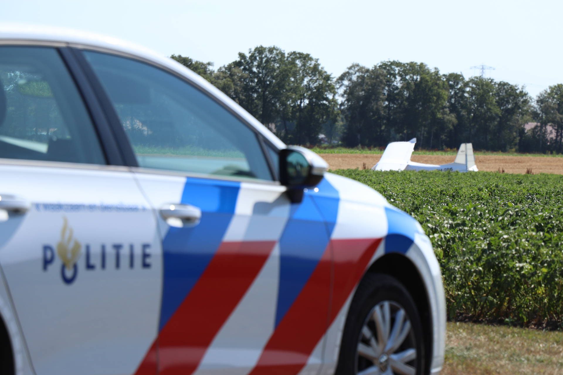 Sportvliegtuigje crasht op vliegveld, één inzittende raakt gewond