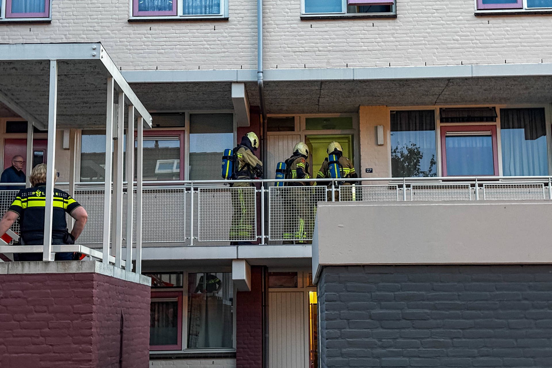 Bewoner valt in slaap, brand breekt uit