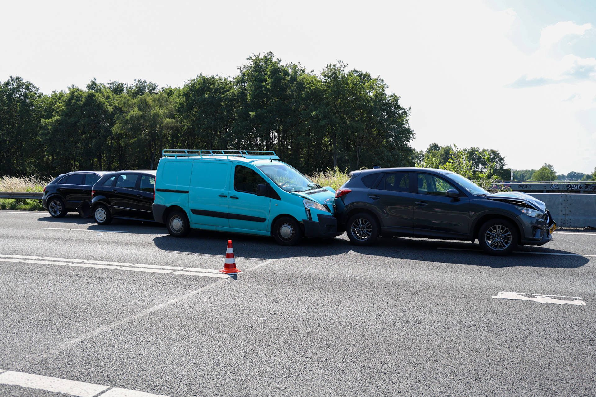Kettingbotsing zorgt voor flinke file op snelweg