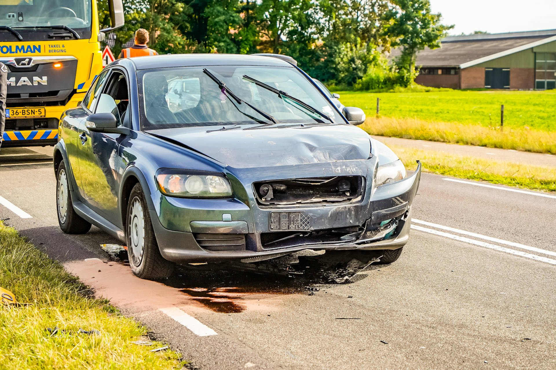 Motorrijder van achteren aangereden door auto