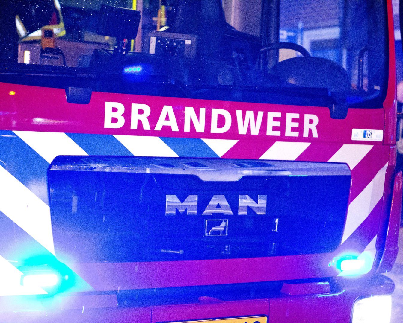 Brandende autobanden zorgen voor enorme rookontwikkeling