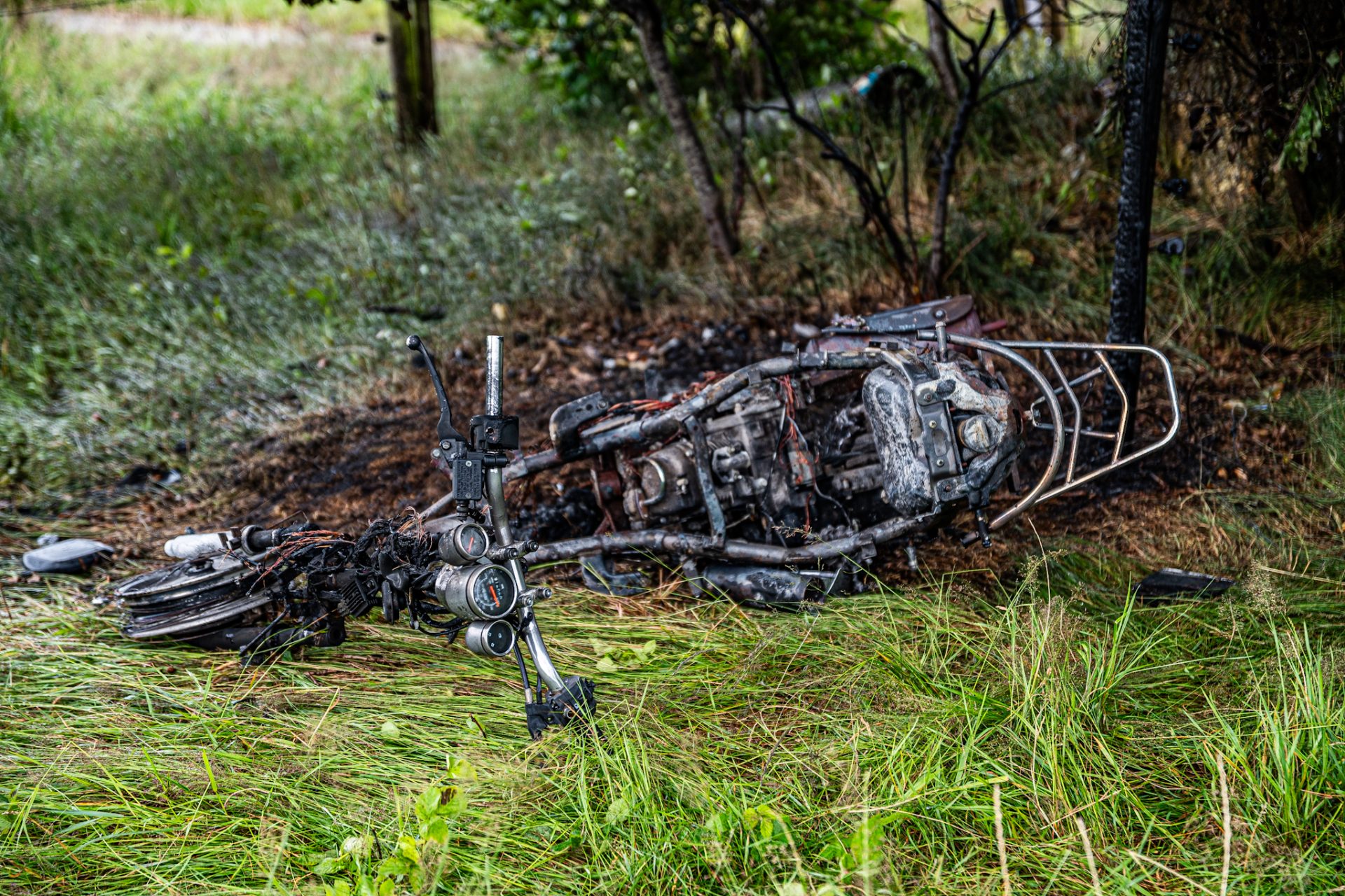 Scooter verwoest door brand, brandstichting niet uitgesloten