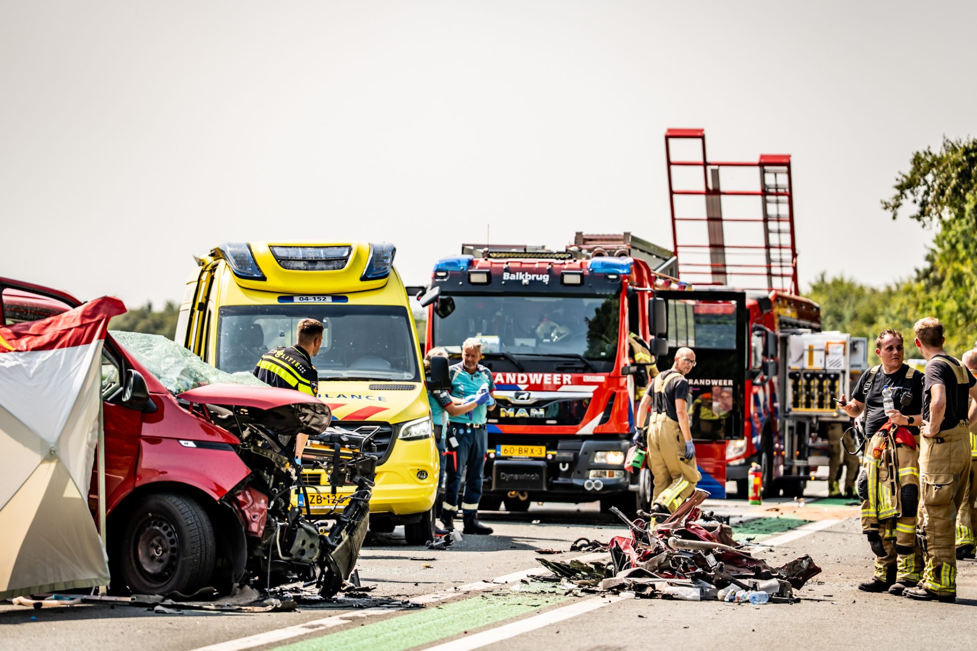 UPDATE: Eén dode en meerdere gewonden bij botsing