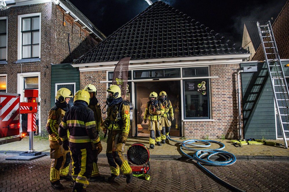 Accu elektrische fiets zorgt voor grote brand in fietsenwinkel