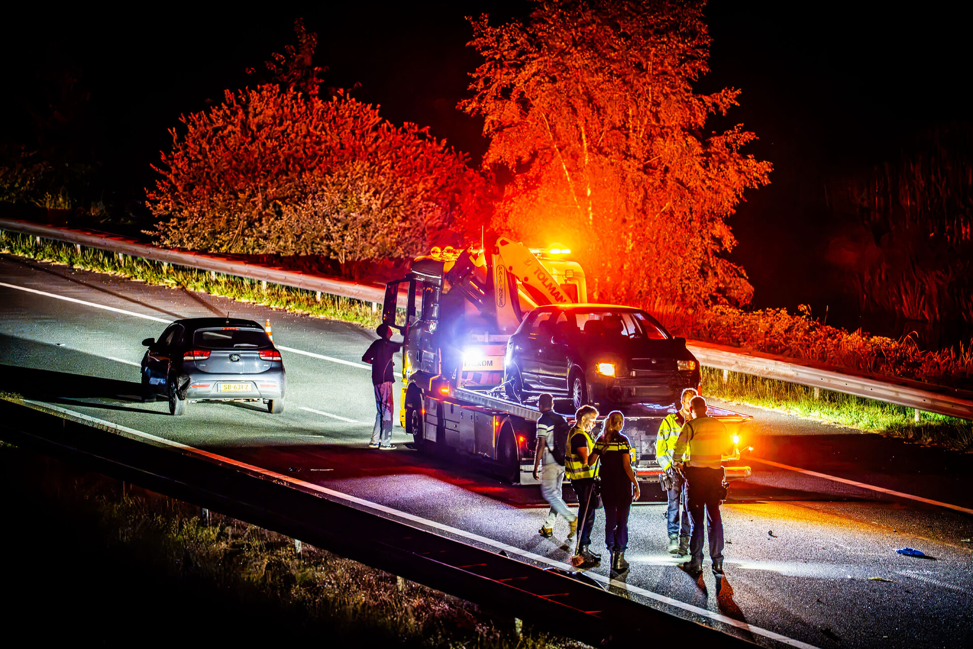 File door ongeval op snelweg, gewonde naar ziekenhuis