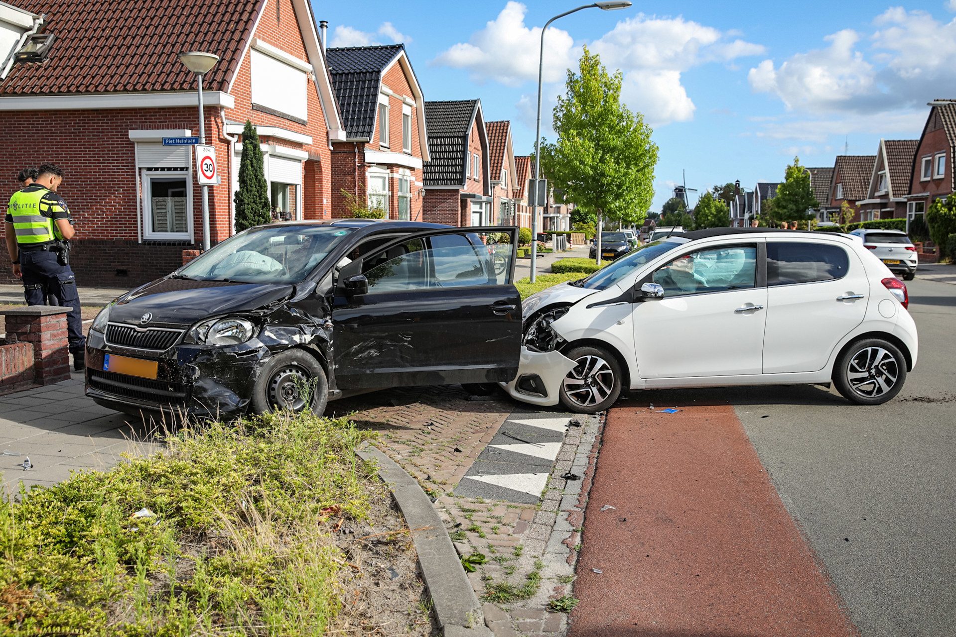 Twee voertuigen beschadigd bij aanrijding
