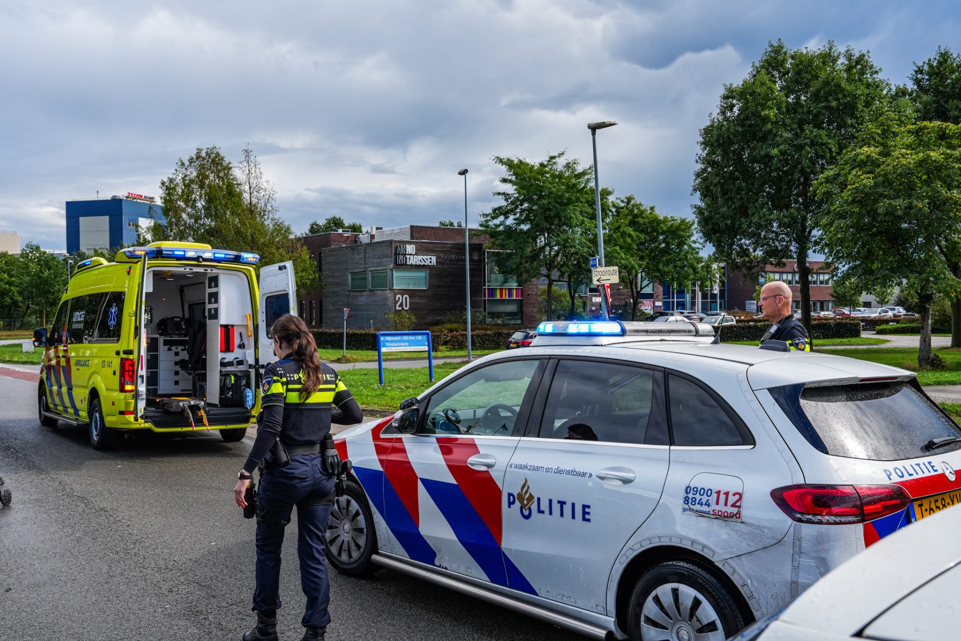 Fietsster naar ziekenhuis na botsing met auto