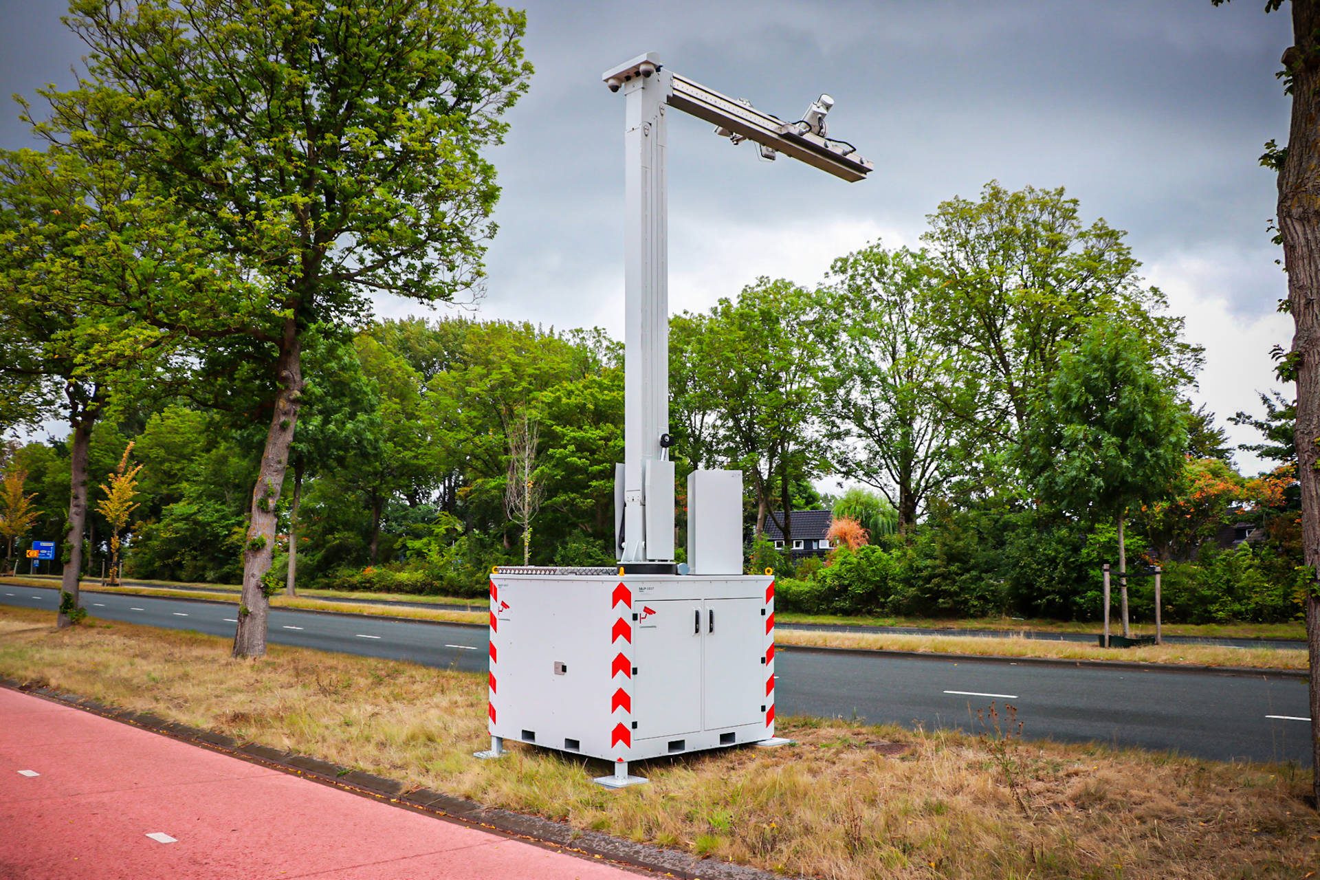 Nieuwe flitspaal pakt telefoongebruikers achter het stuur