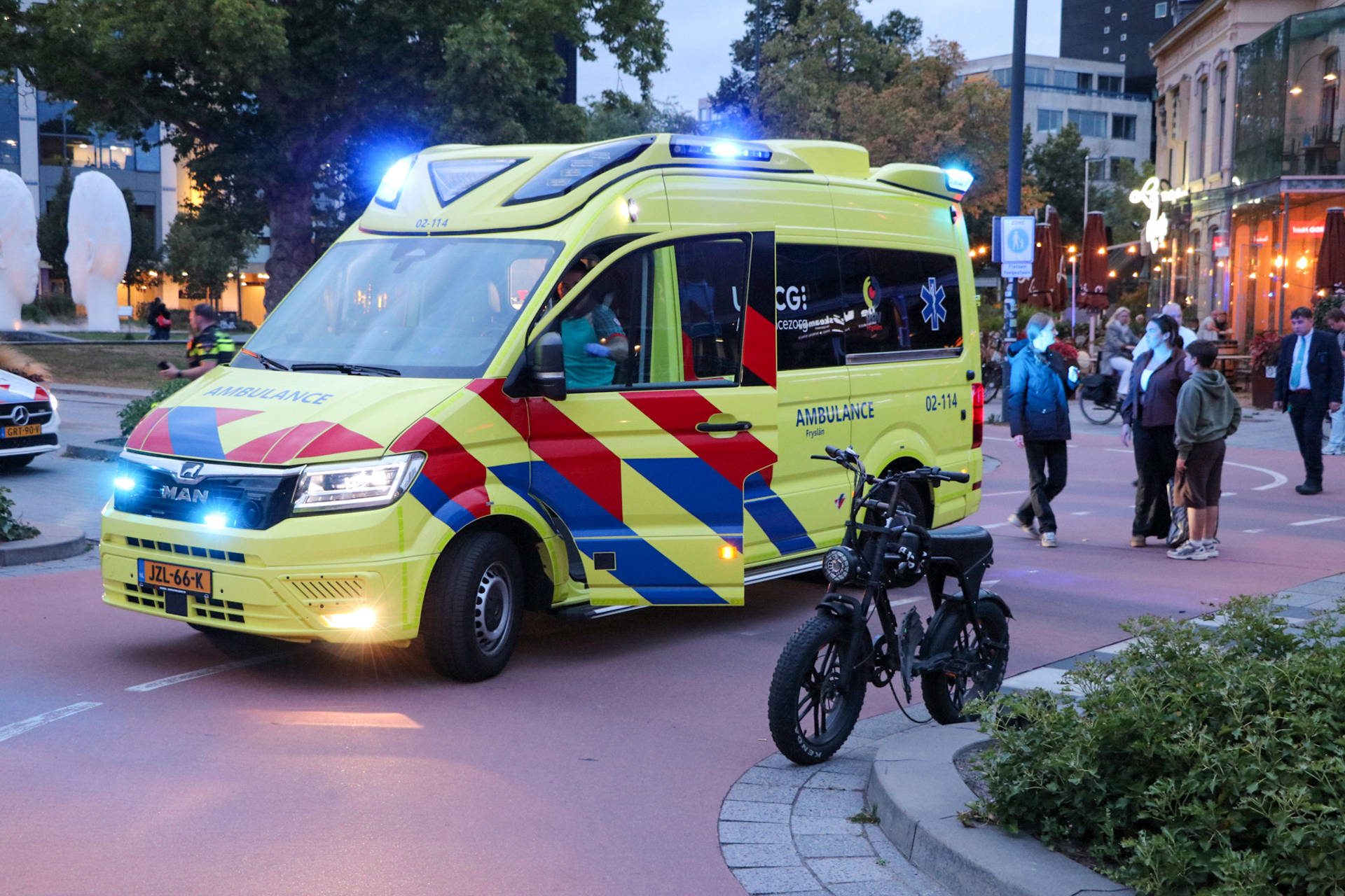 Fatbiker gewond na aanrijding, automobilist rijdt door