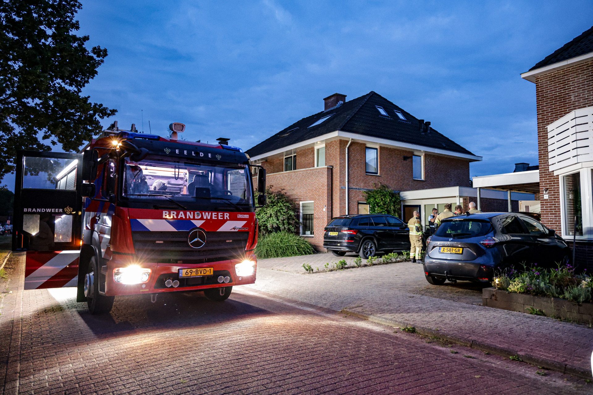 Brandweer rukt uit voor rook in garage