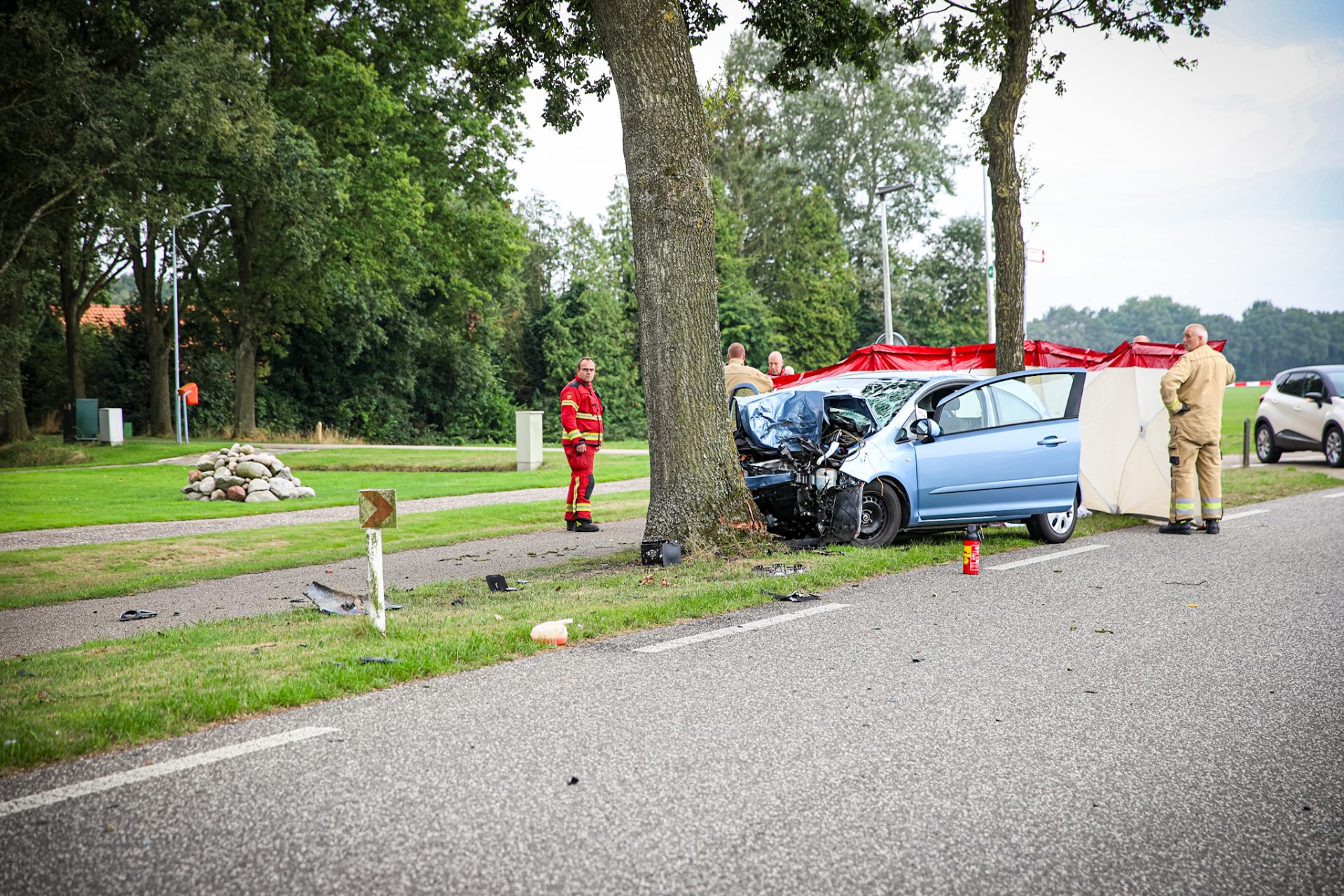 UPDATE: Persoon overleden na eenzijdig ongeval met boom