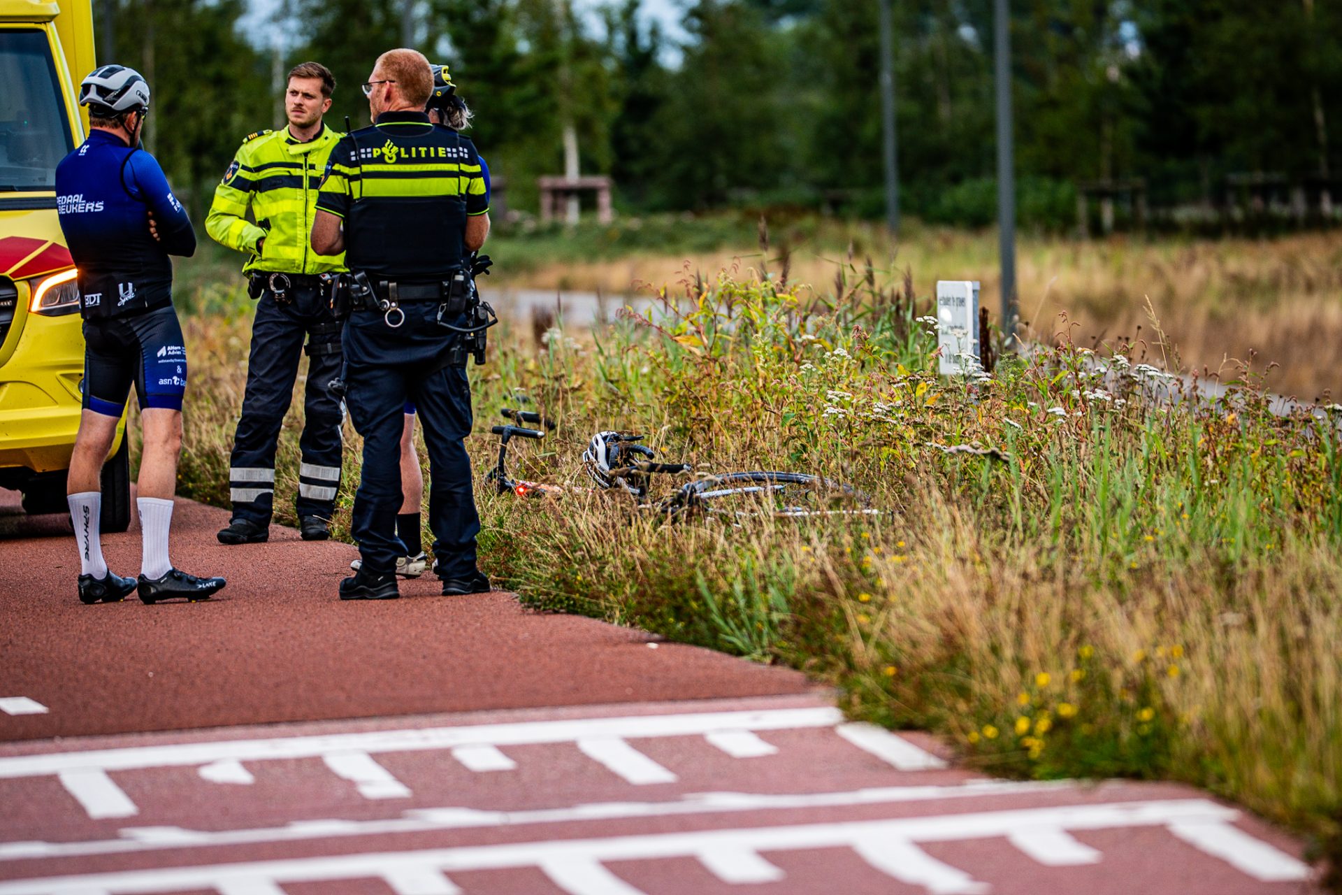 Wielrenner gewond bij val op fietspad