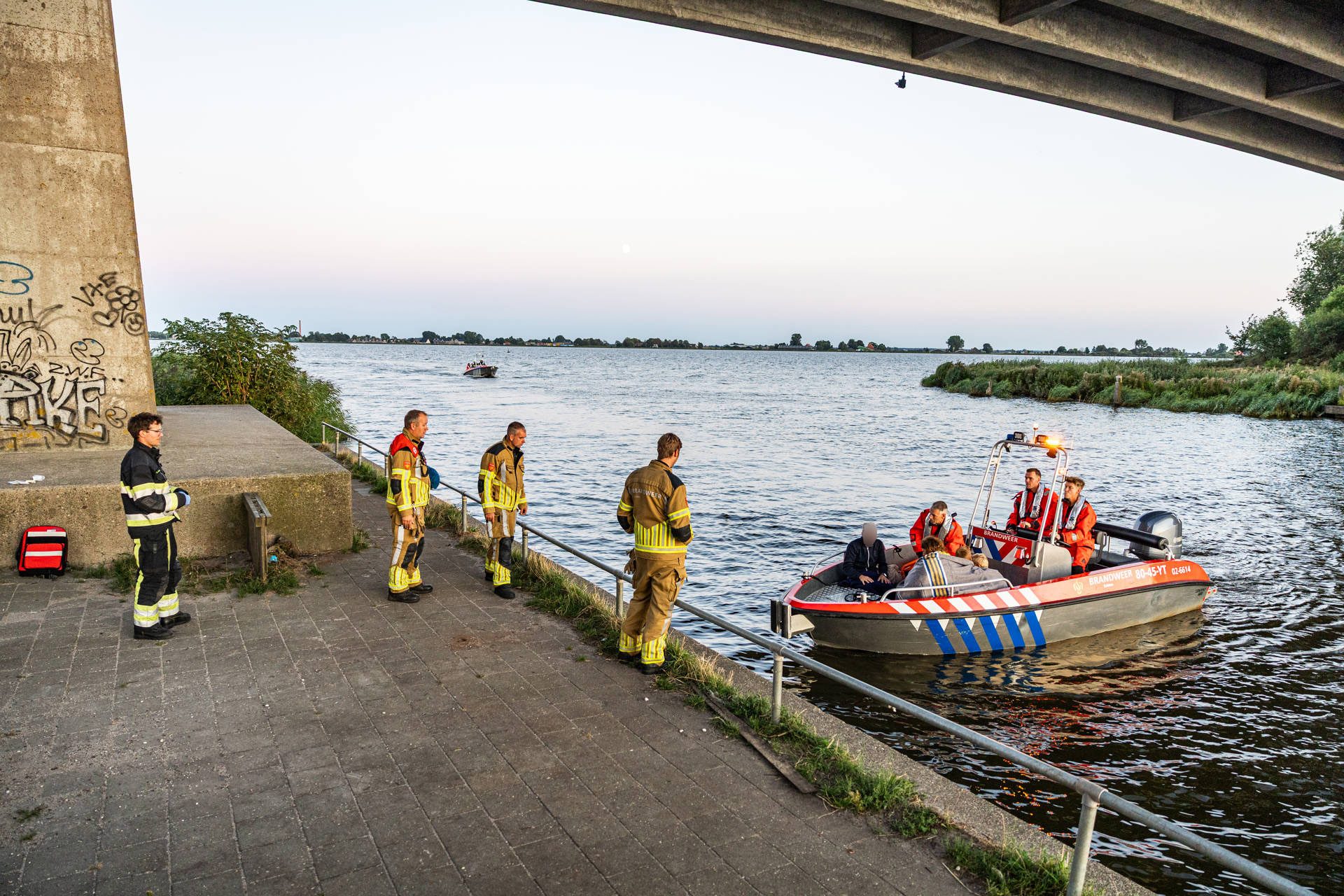 Gezin met baby verdwaalt op meer en slaat alarm vanwege kou