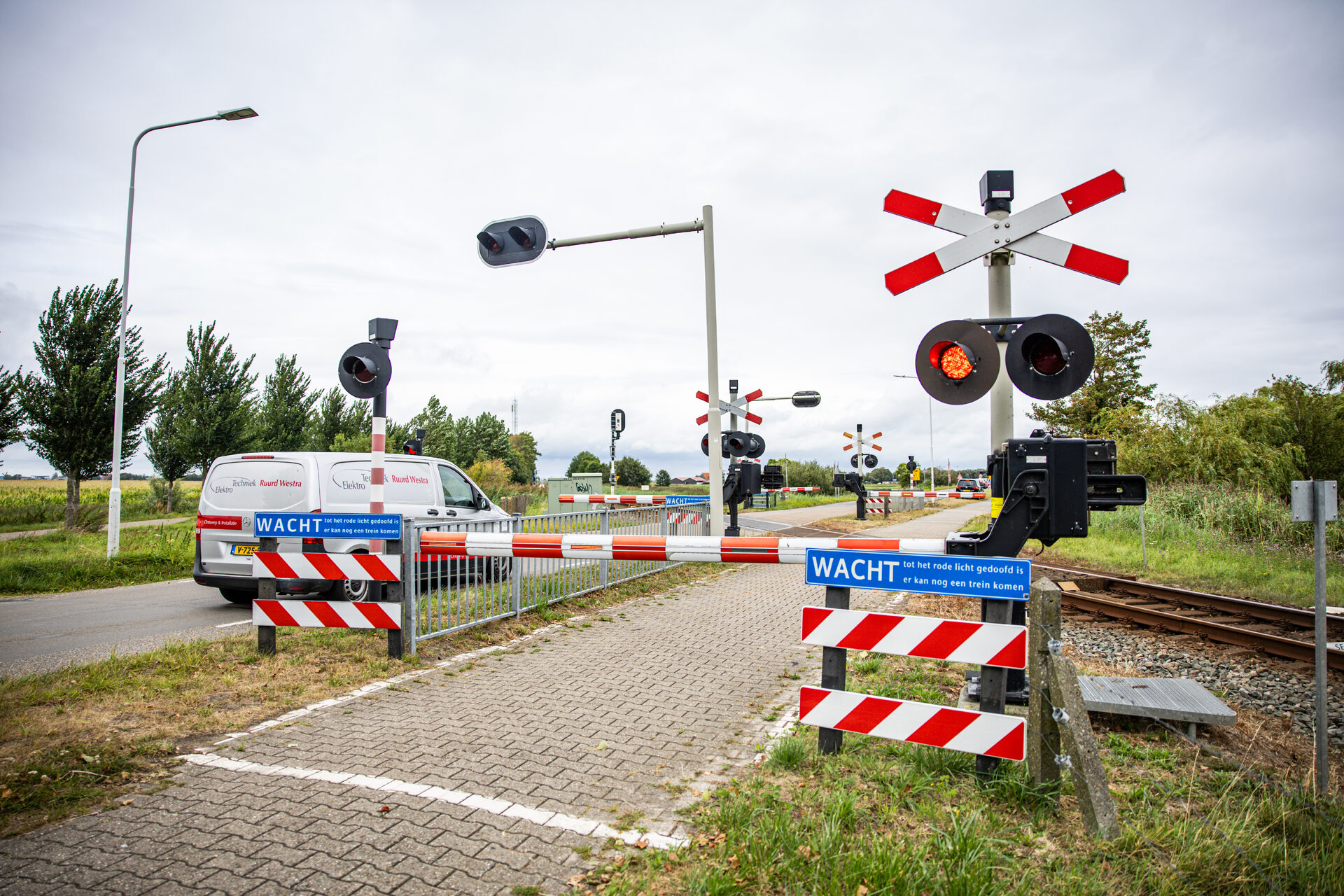 Slagbomen blijven dicht, automobilisten steken toch spoor over