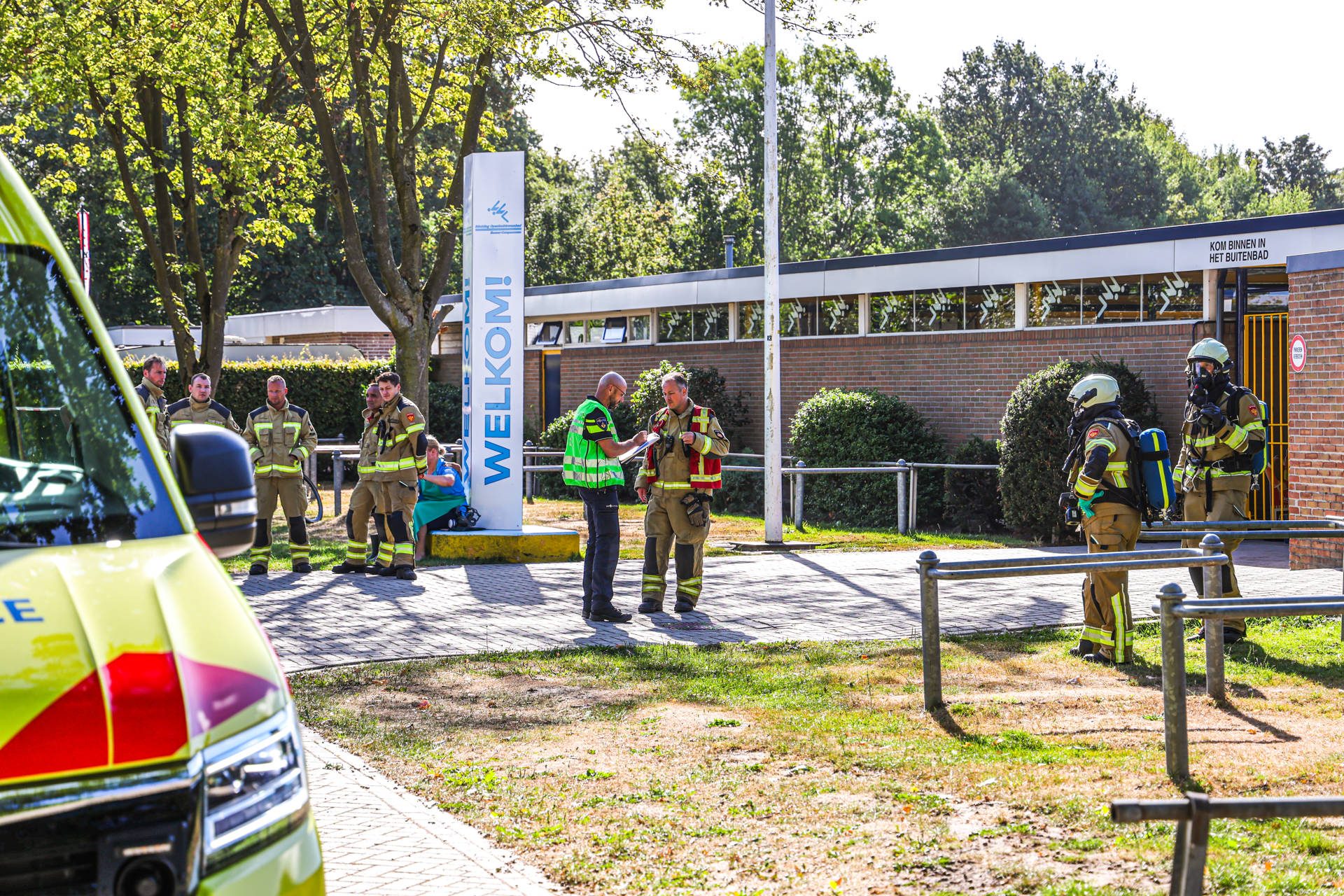 Zwembad ontruimd na gevaarlijke chemische reactie: meerdere bezoekers onwel